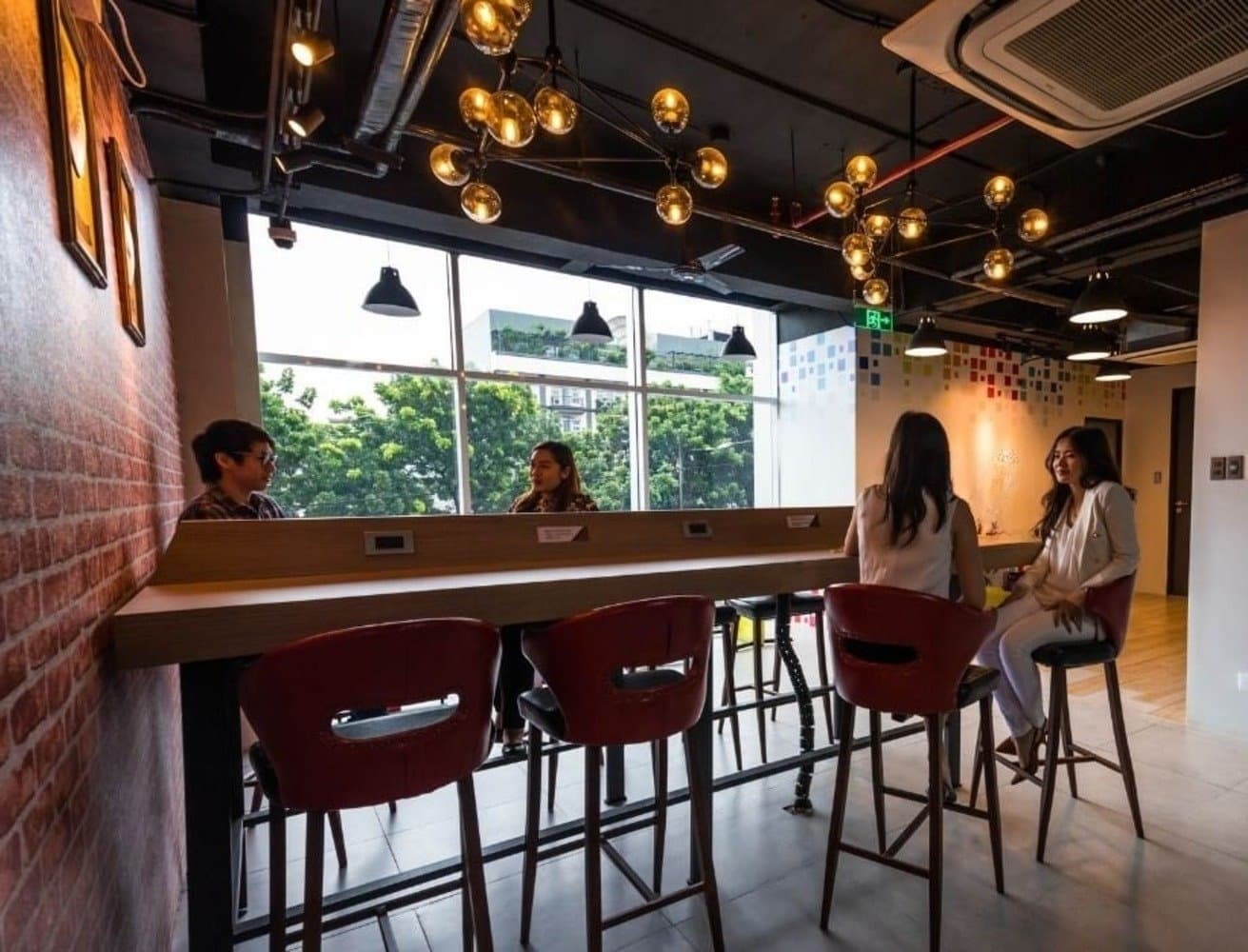 Breakout/Lounge Space Breakout/Lounge Space