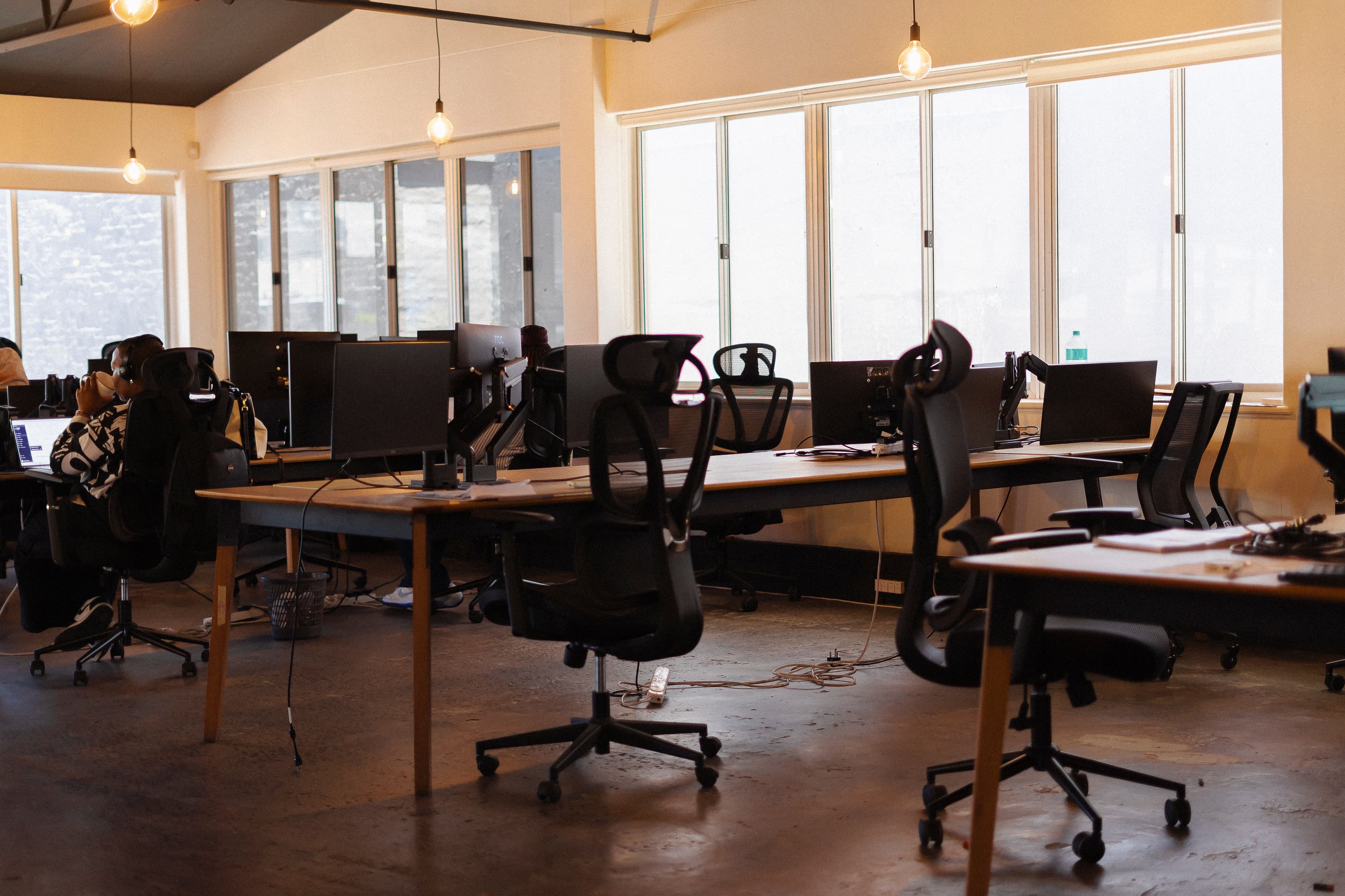 Dedicated Desks/Hot Desks Dedicated Desks/Hot Desks