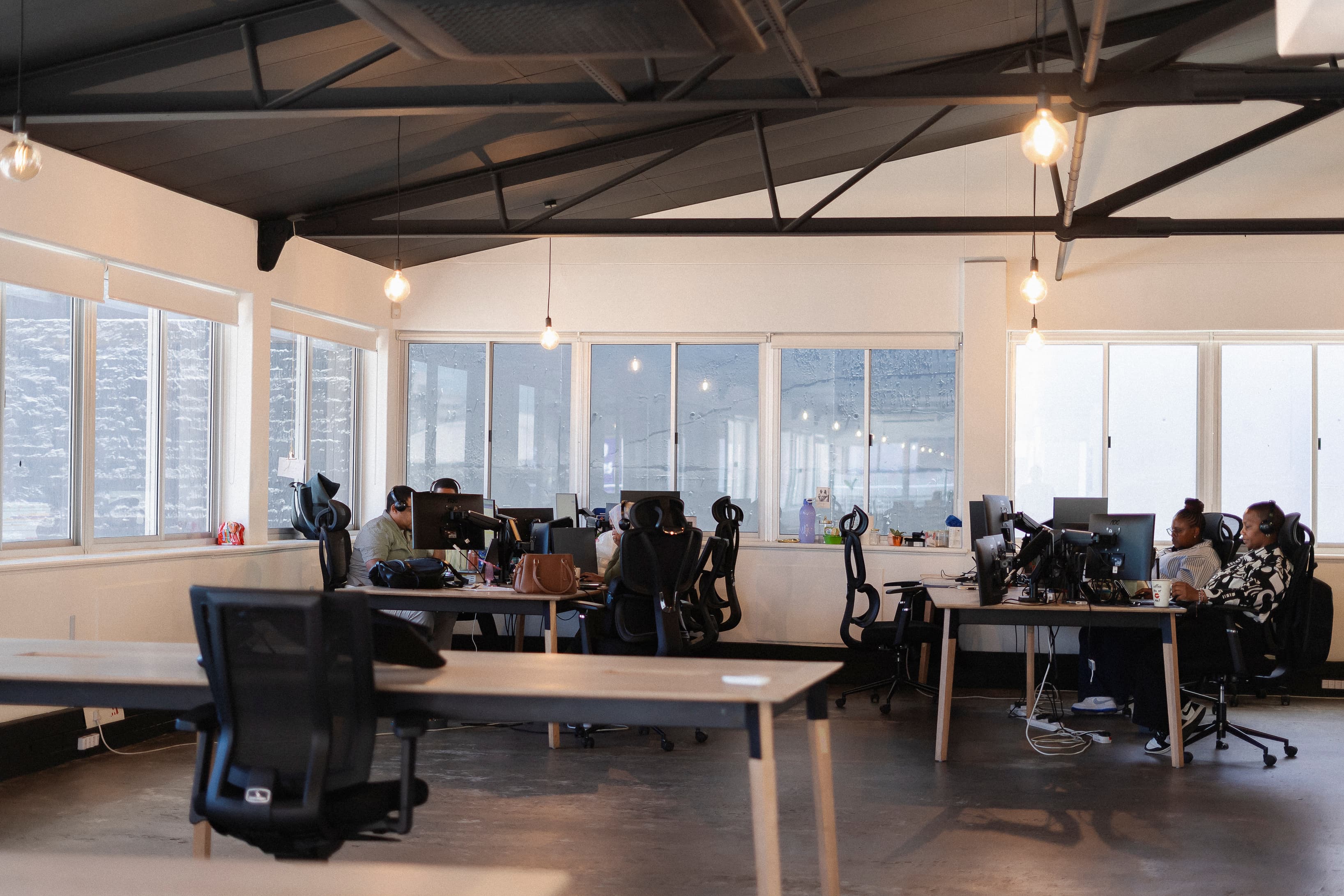 Dedicated Desks/Hot Desks Dedicated Desks/Hot Desks