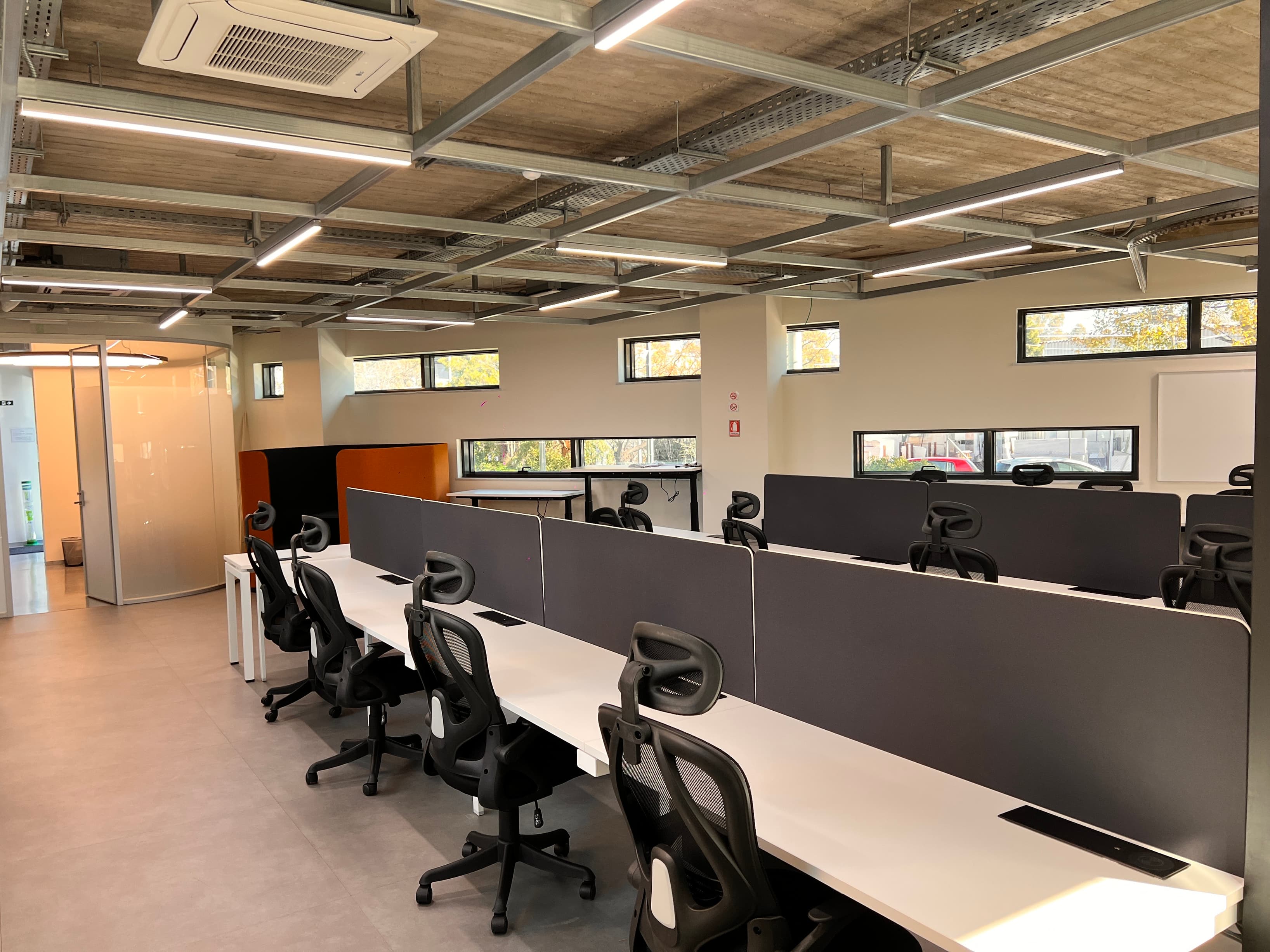 Dedicated desk area Dedicated desk area