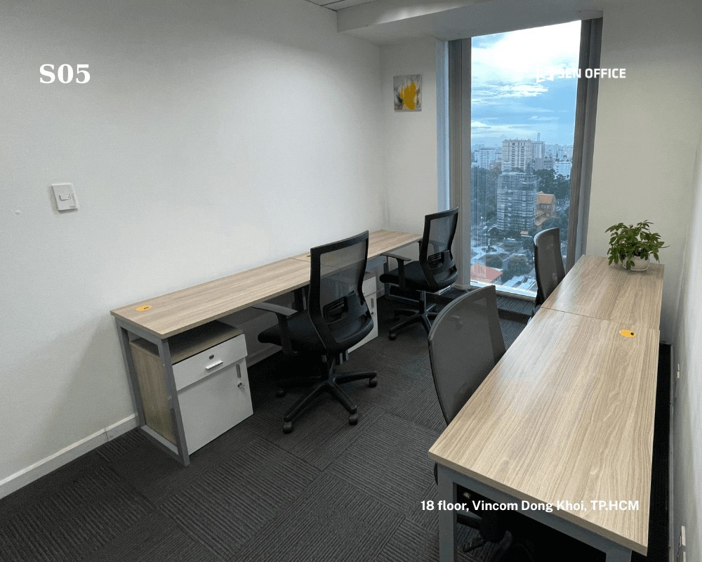 Room S05: 11.5m², 32,800,000 VND/month, 4 pax, view to Hai Ba Trung – Notre-Dame Cathedral Room S05: 11.5m², 32,800,000 VND/month, 4 pax, view to Hai Ba Trung – Notre-Dame Cathedral