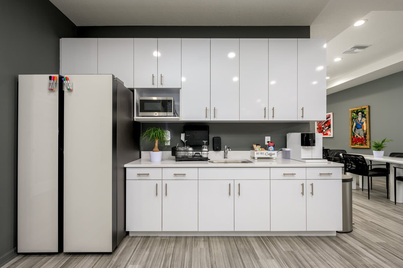 Shared kitchen with fridge, microwave and coffee, included for members. Shared kitchen with fridge, microwave and coffee, included for members.