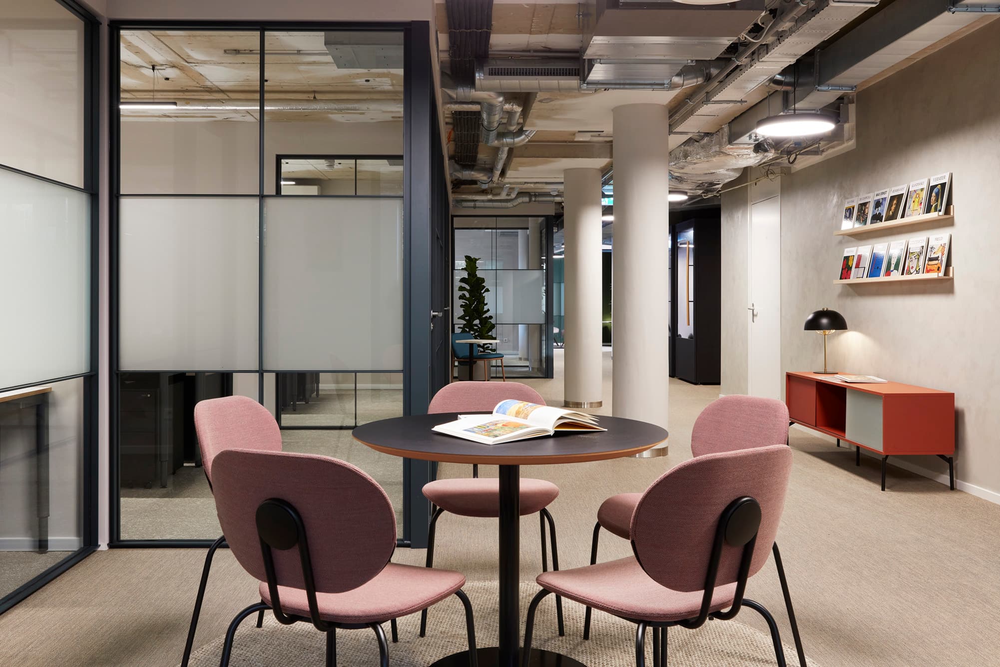 Breakout Space Breakout Space