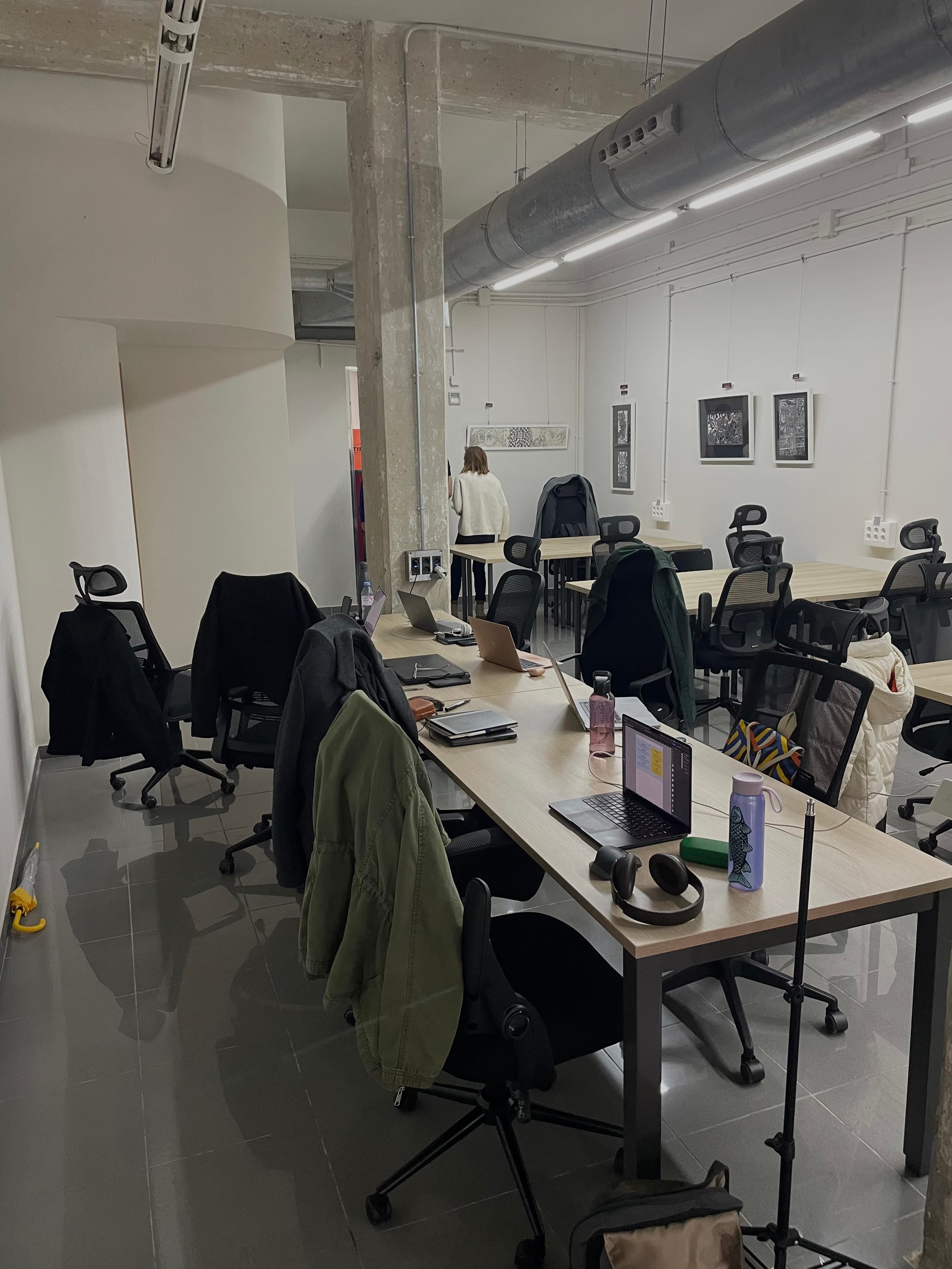 Individual workstations Individual workstations