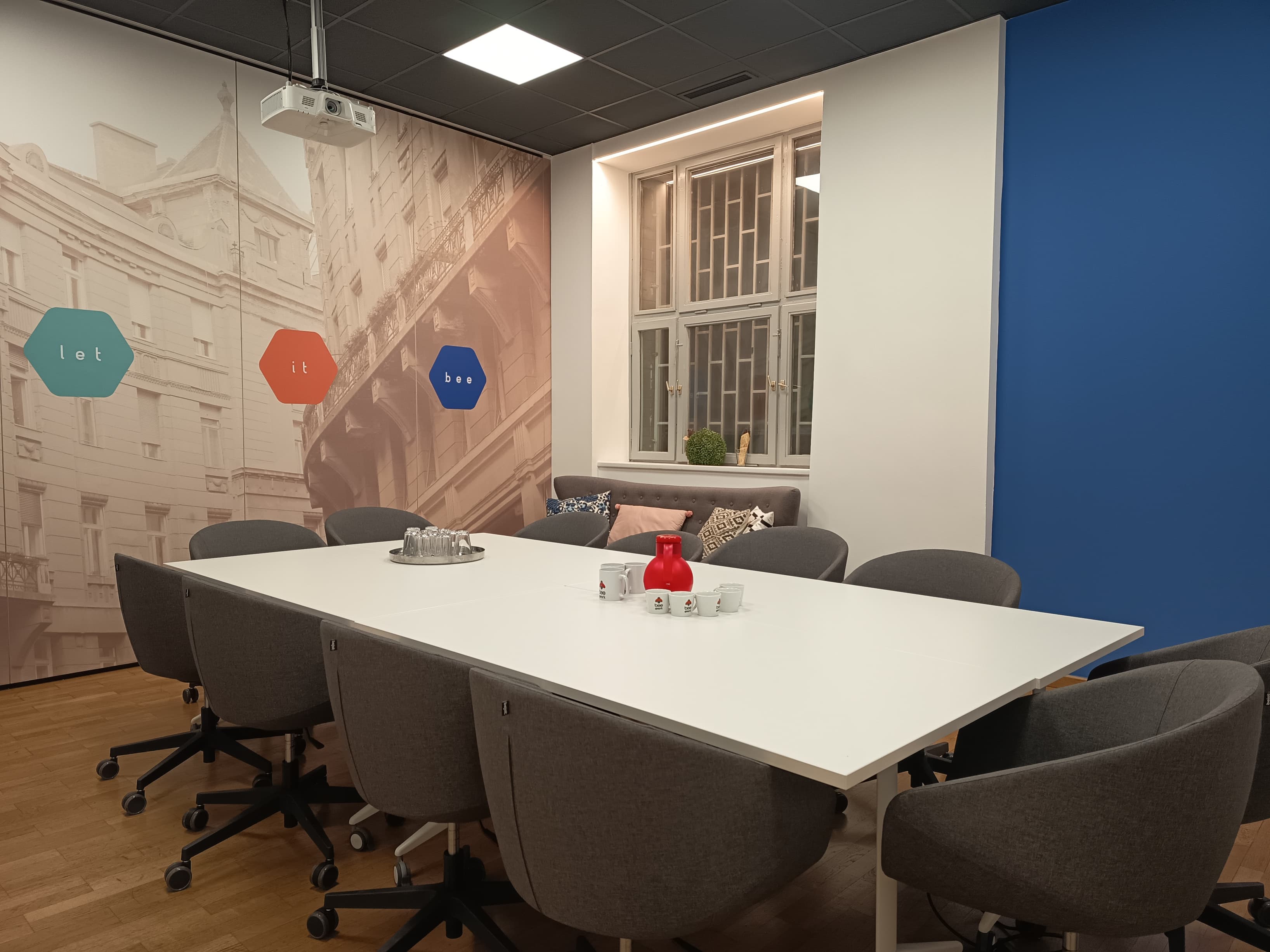 Meeting room 12 ppl Meeting room 12 ppl