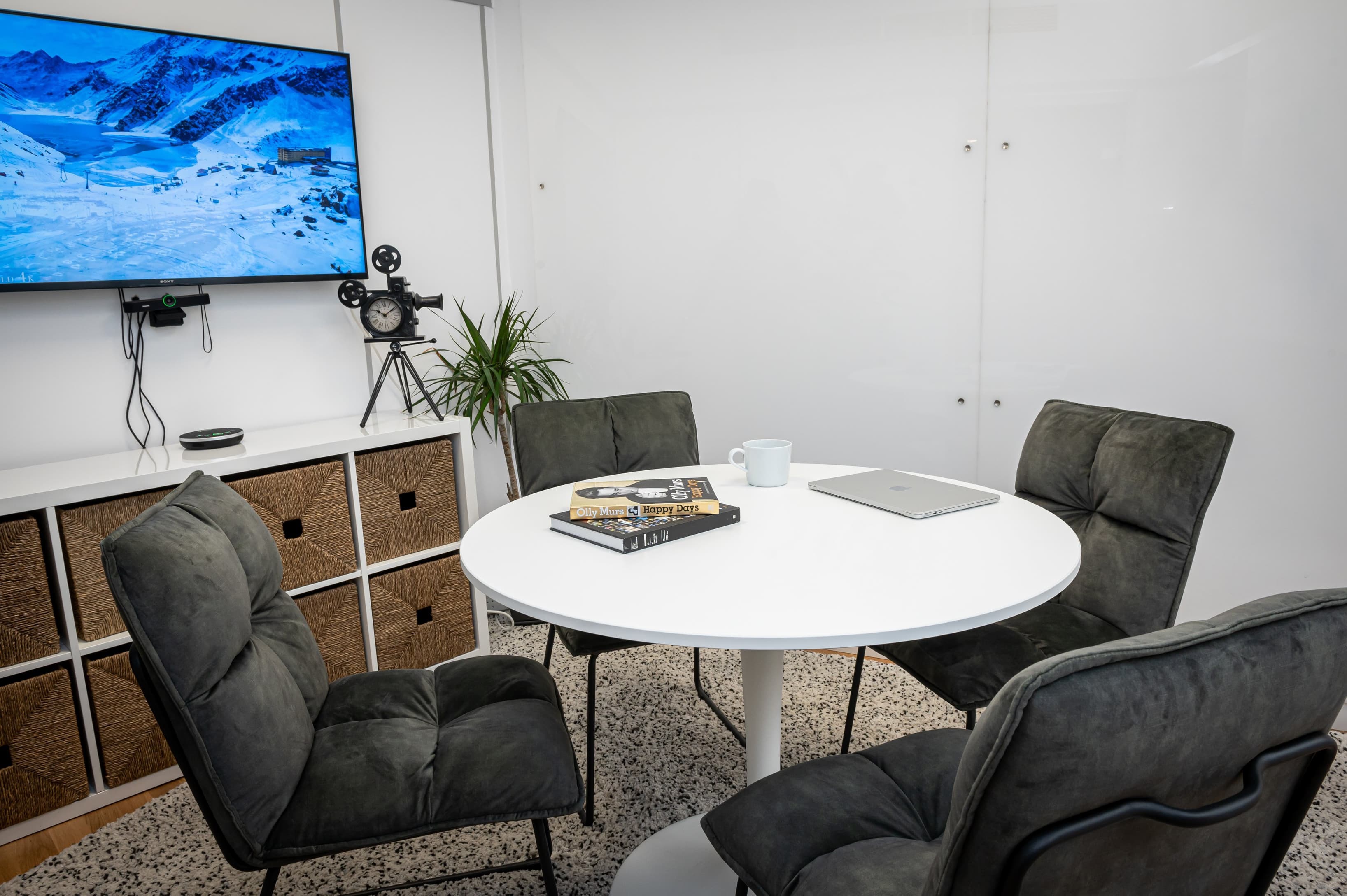 99945-99945-768566.jpg 99945-99945-768566.jpg