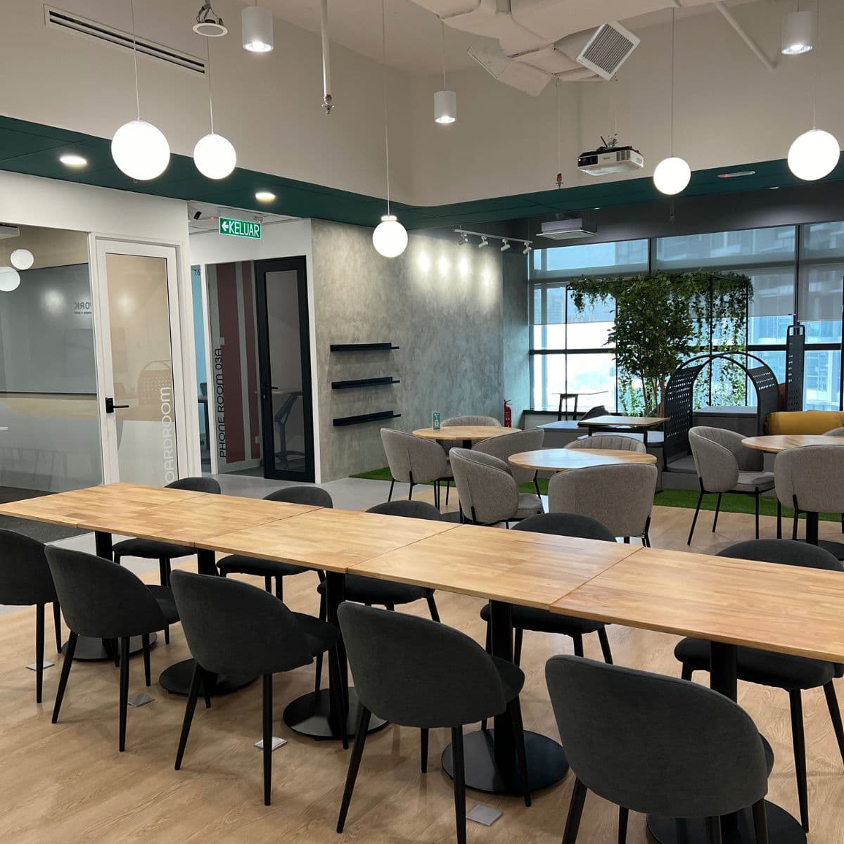 Breakout/Lounge Space Breakout/Lounge Space