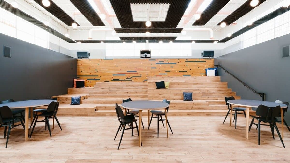 Breakout/Lounge Space Breakout/Lounge Space