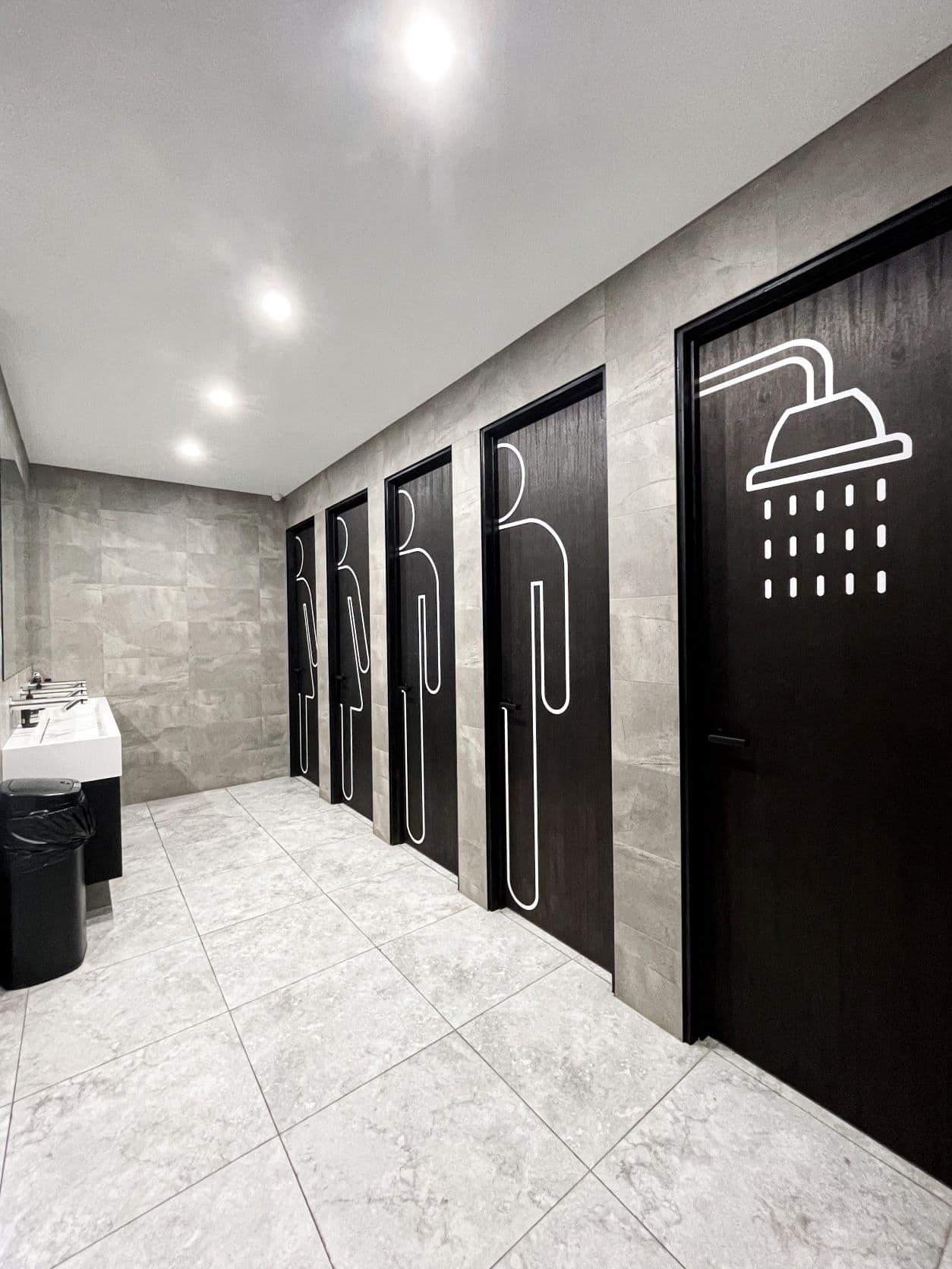 Toilets/ Bathroom Toilets/ Bathroom