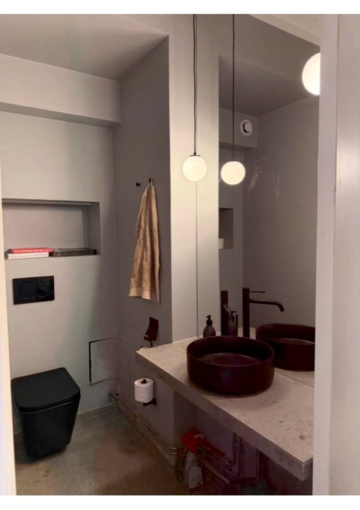 bathroom bathroom