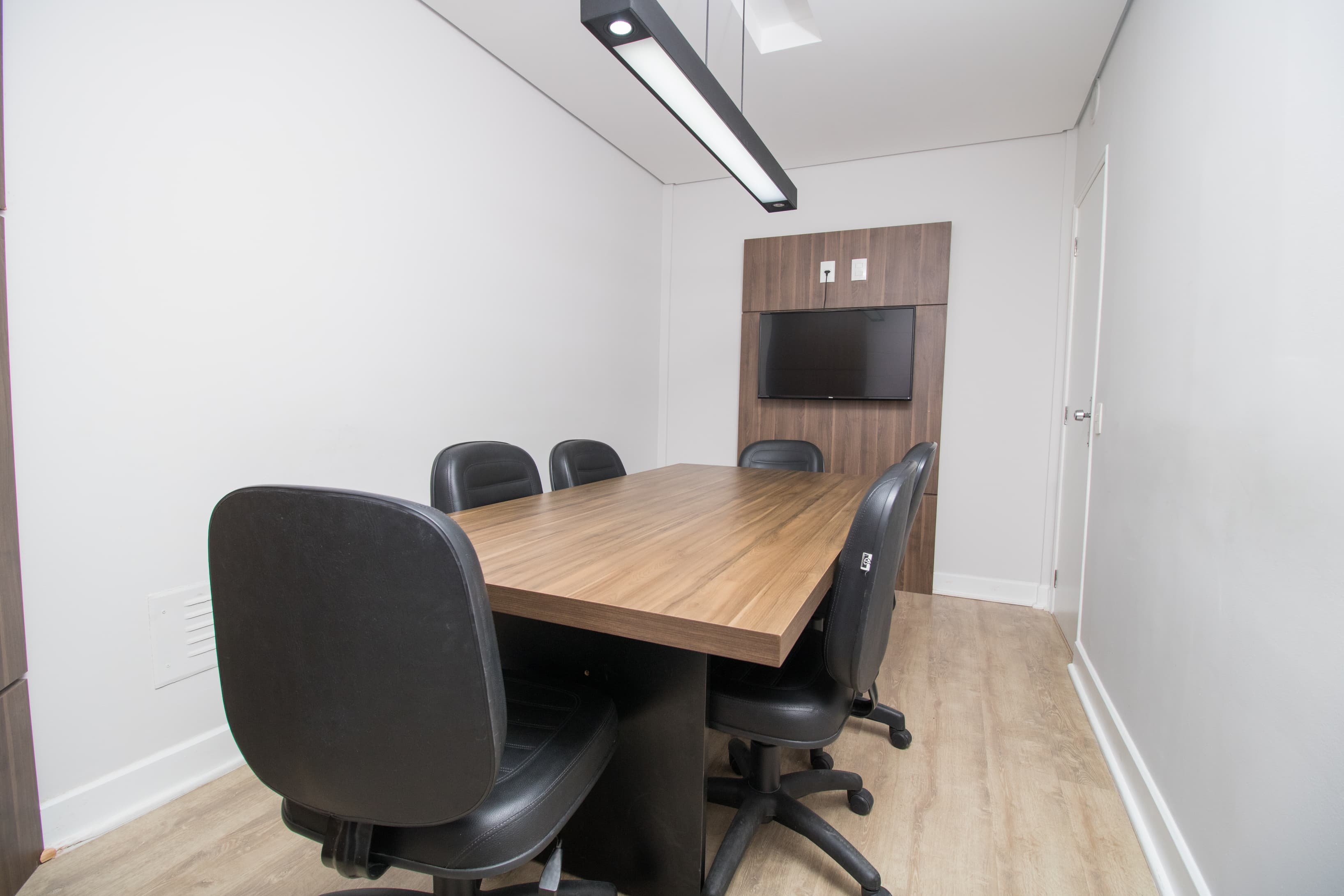 Sala de reunião para 6 pessoas Sala de reunião para 6 pessoas