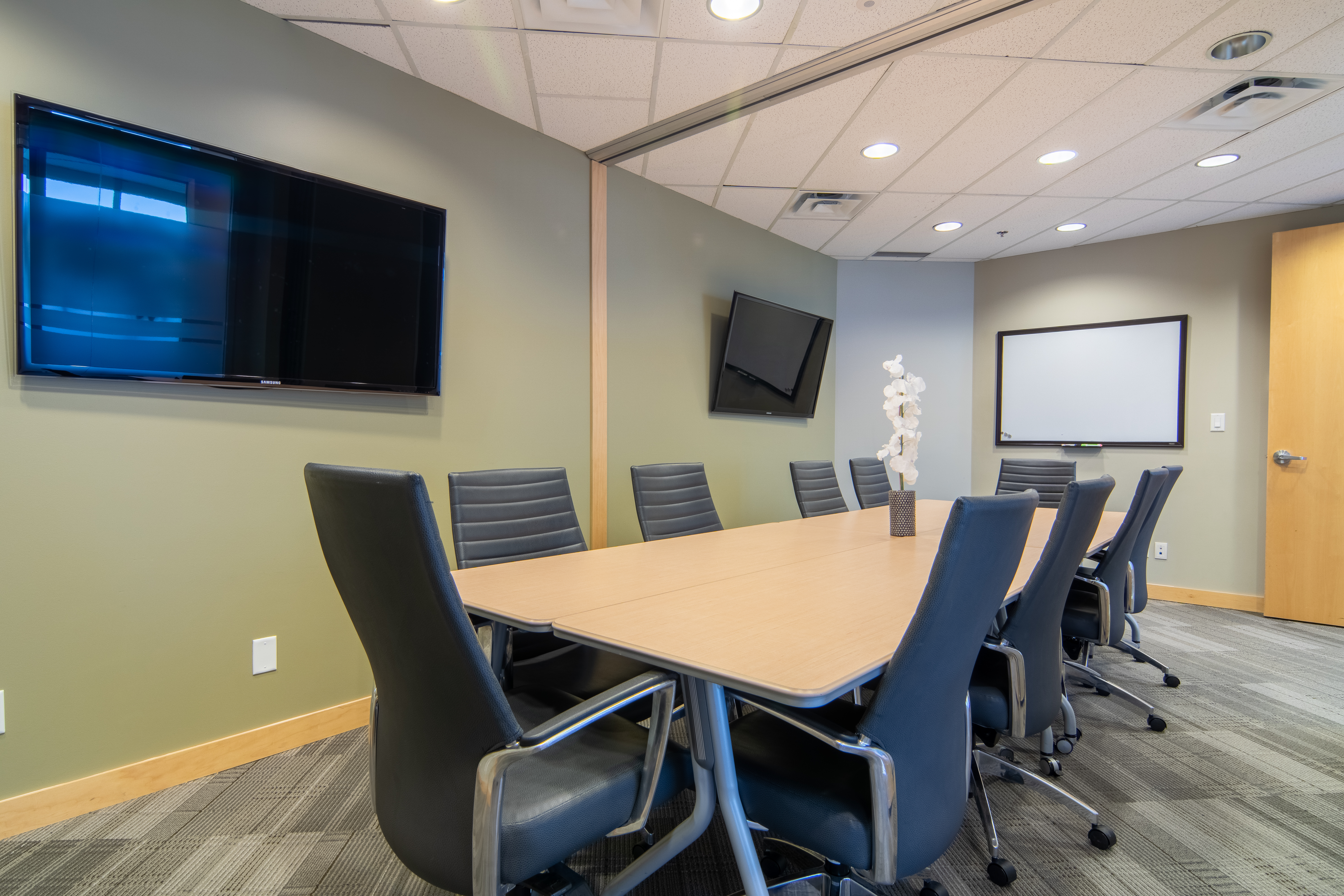 Birch Boardroom - 10 people $38.50 /per hour Birch Boardroom - 10 people $38.50 /per hour