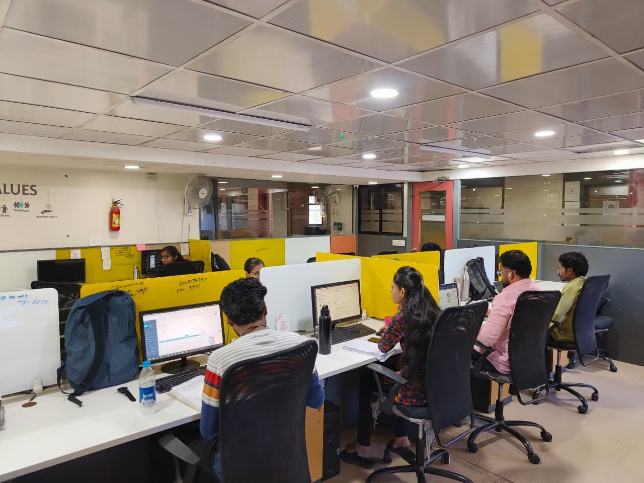 Abhinav Cowork Kothrud coworking space workstation7 Abhinav Cowork Kothrud coworking space workstation7