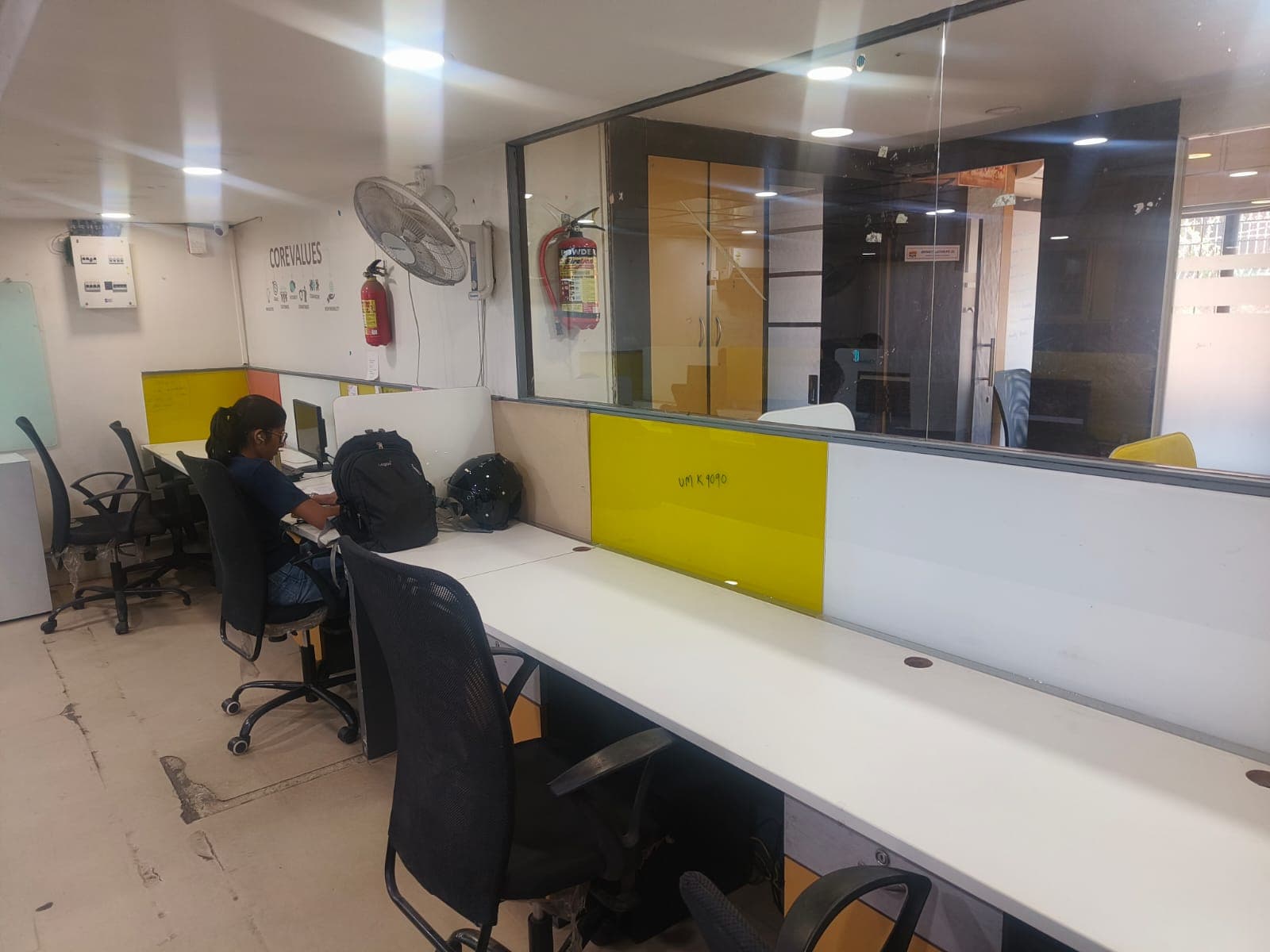 Abhinav Cowork Kothrud coworking space workstation2 Abhinav Cowork Kothrud coworking space workstation2