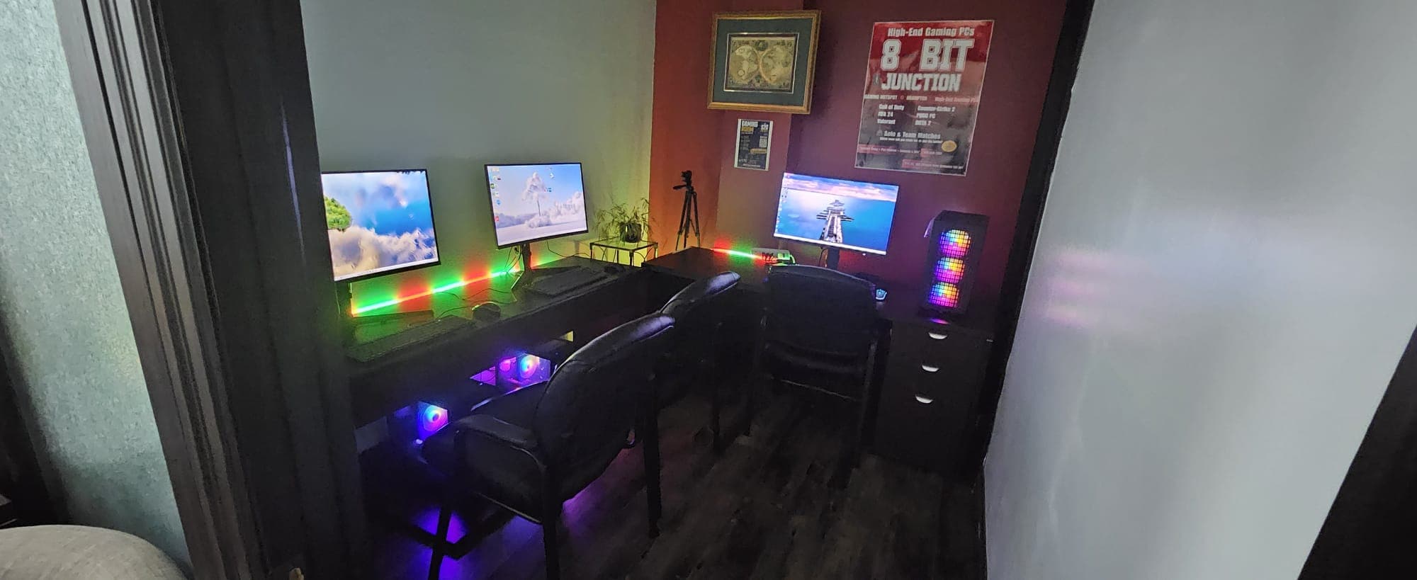 Game room with 3 PCs Game room with 3 PCs