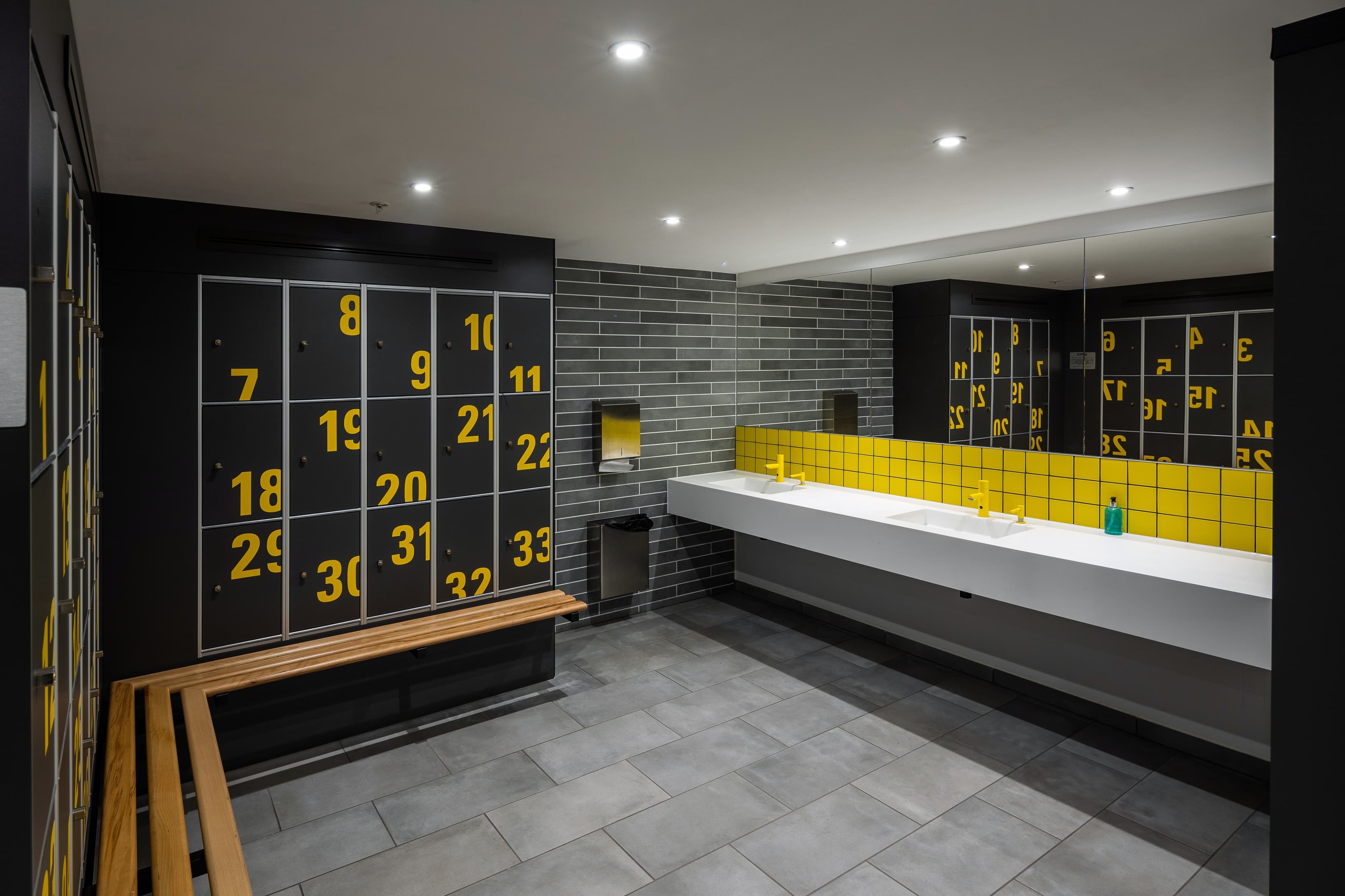Toilets/ Bathroom Toilets/ Bathroom