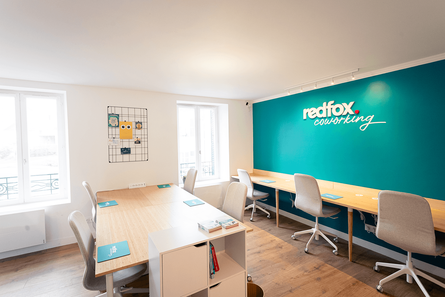 Open space lumineux de 7 postes de travail Open space lumineux de 7 postes de travail