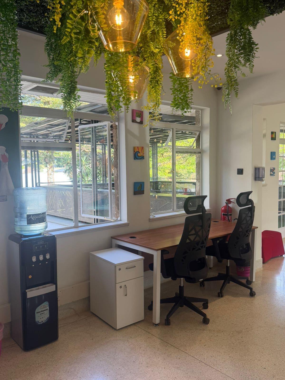 Hot Desk Hot Desk