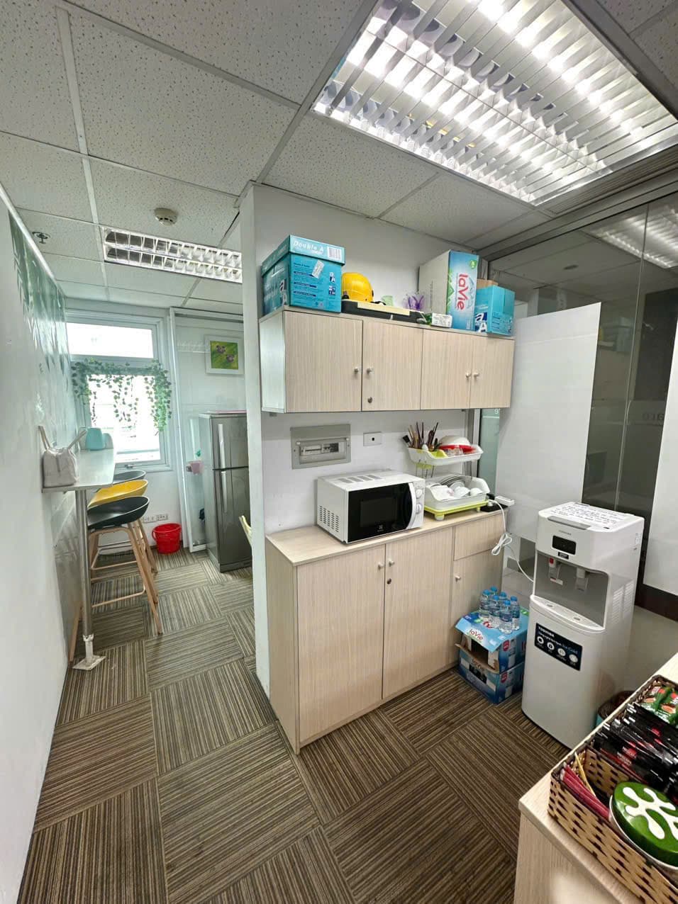 Pantry with free beverages Pantry with free beverages