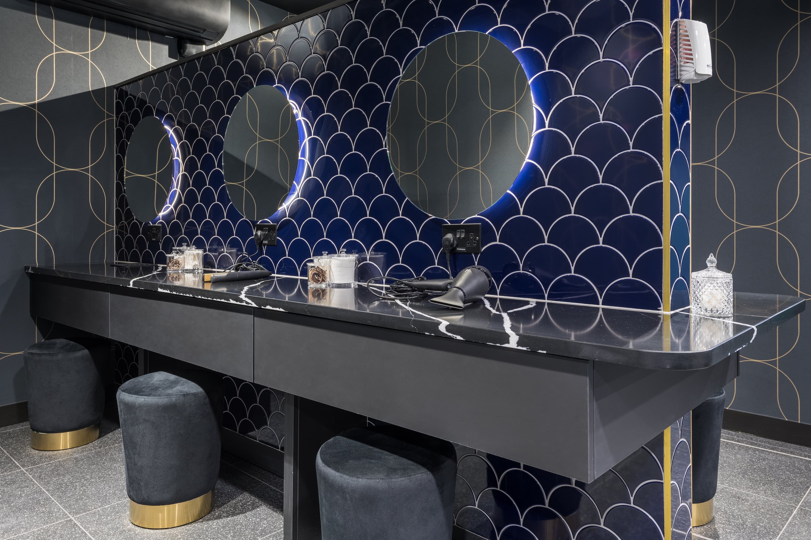 Toilets/ Bathroom Toilets/ Bathroom