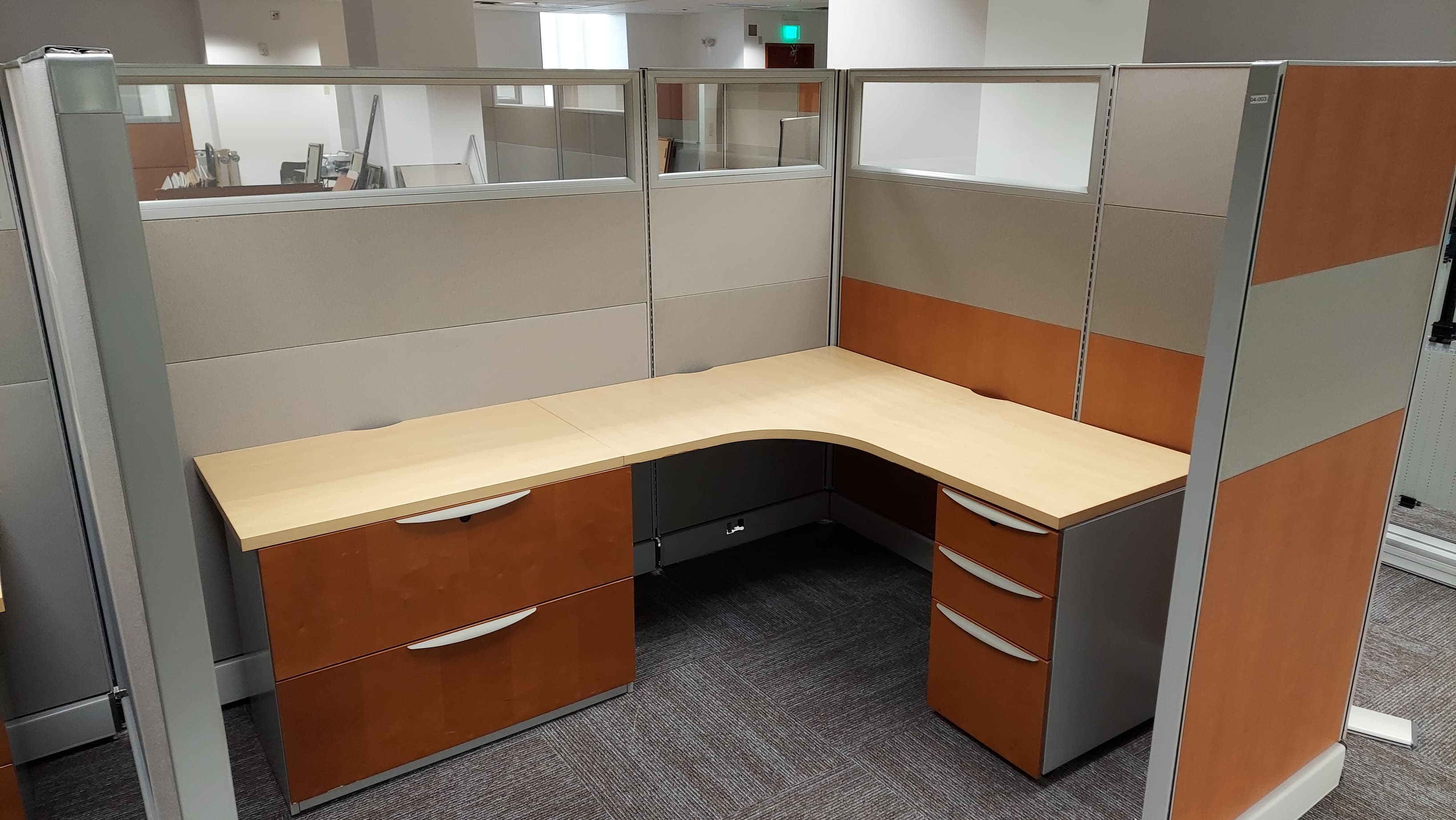 dEDICATED CUBICLE-STYLE WORKSTATIONS dEDICATED CUBICLE-STYLE WORKSTATIONS