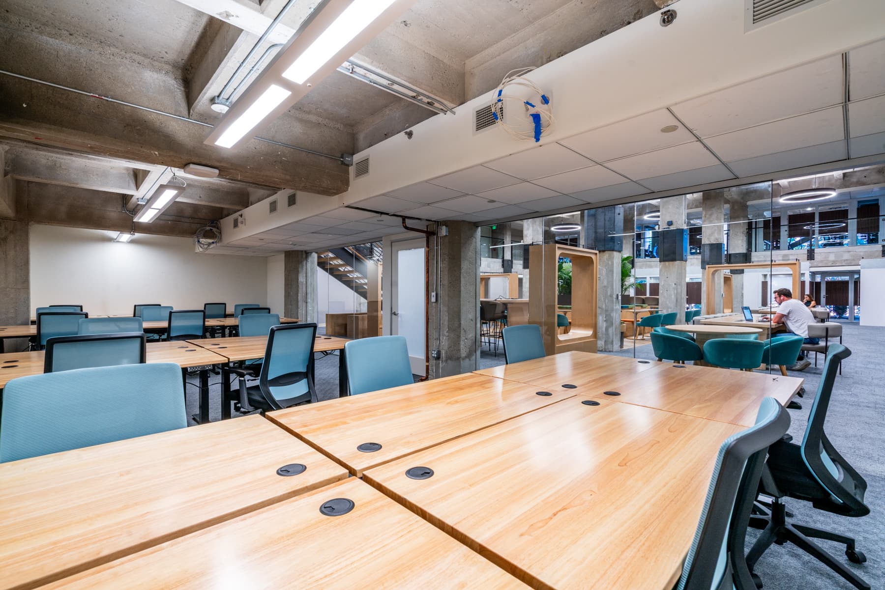 Spot+ Dedicated Desk Spot+ Dedicated Desk