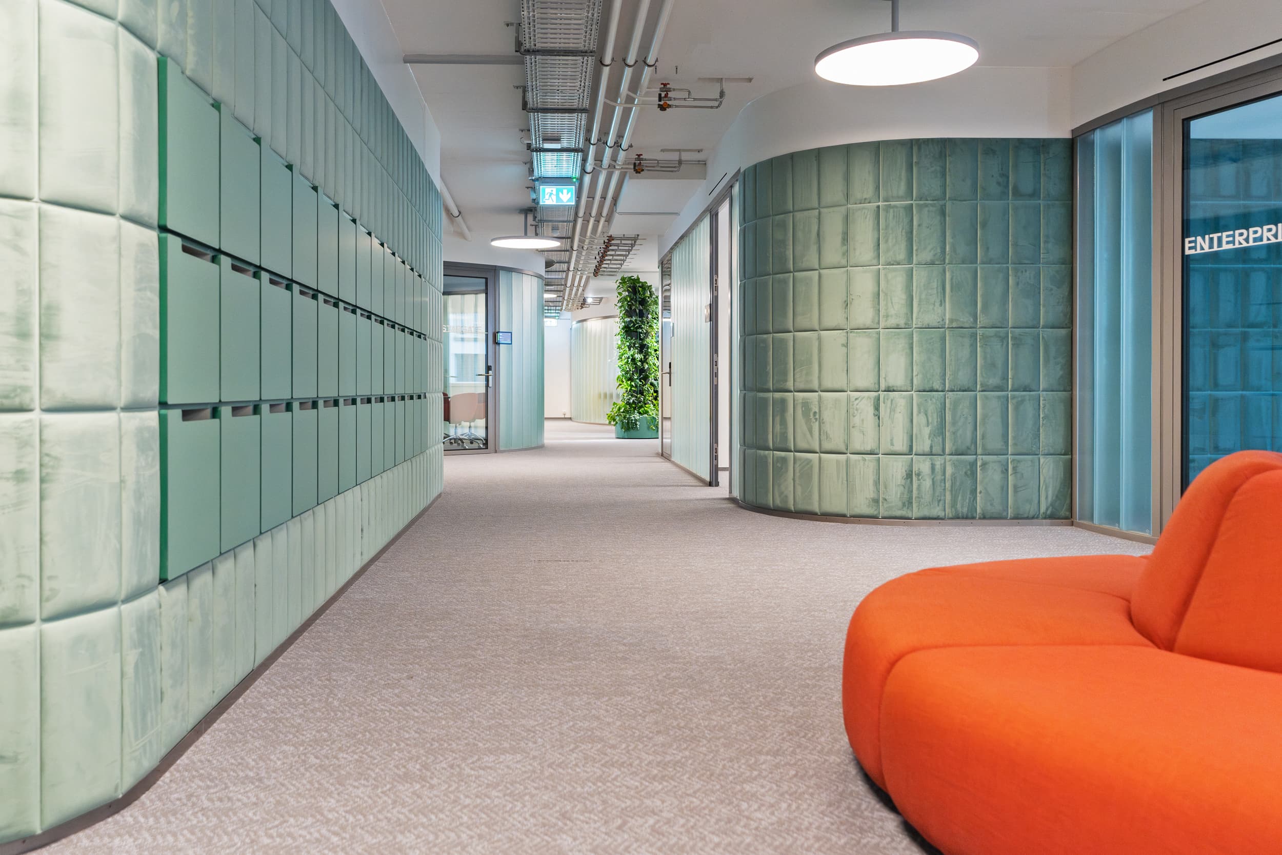 Modern, light-filled offices located just moments from Zurich Hardbrücke, ideal for productive workdays. Modern, light-filled offices located just moments from Zurich Hardbrücke, ideal for productive workdays.