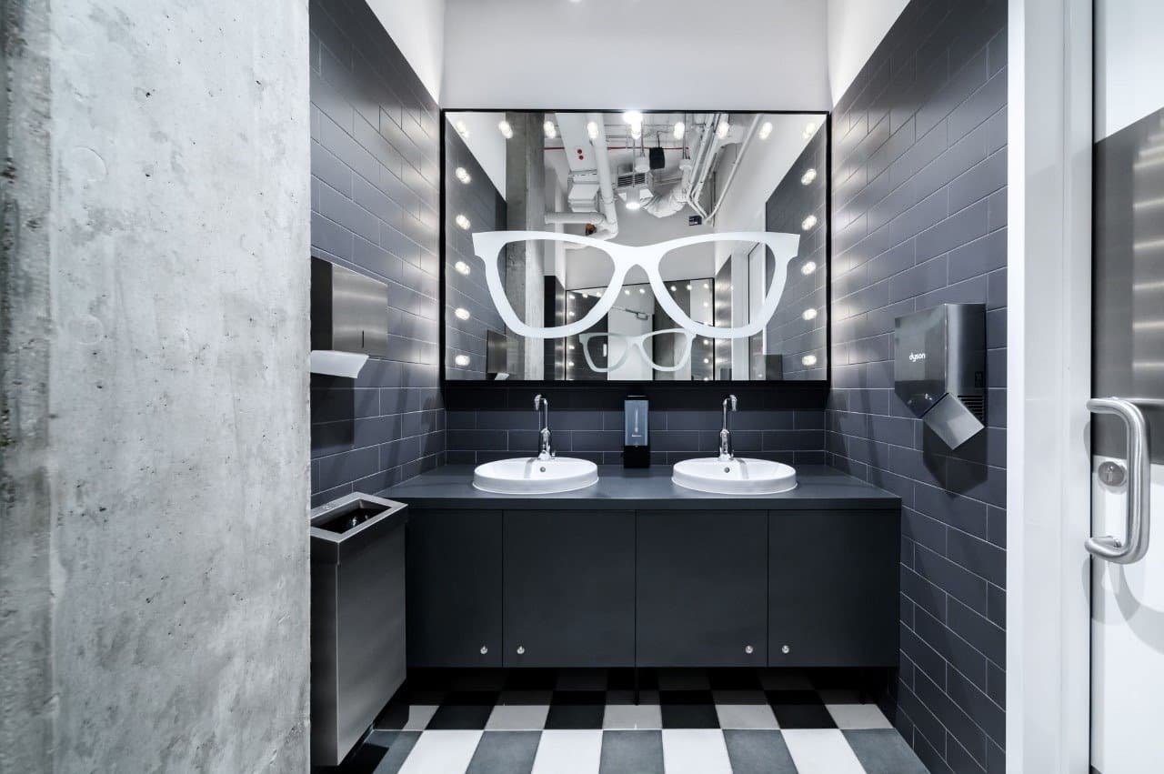 Toilets/ Bathroom Toilets/ Bathroom