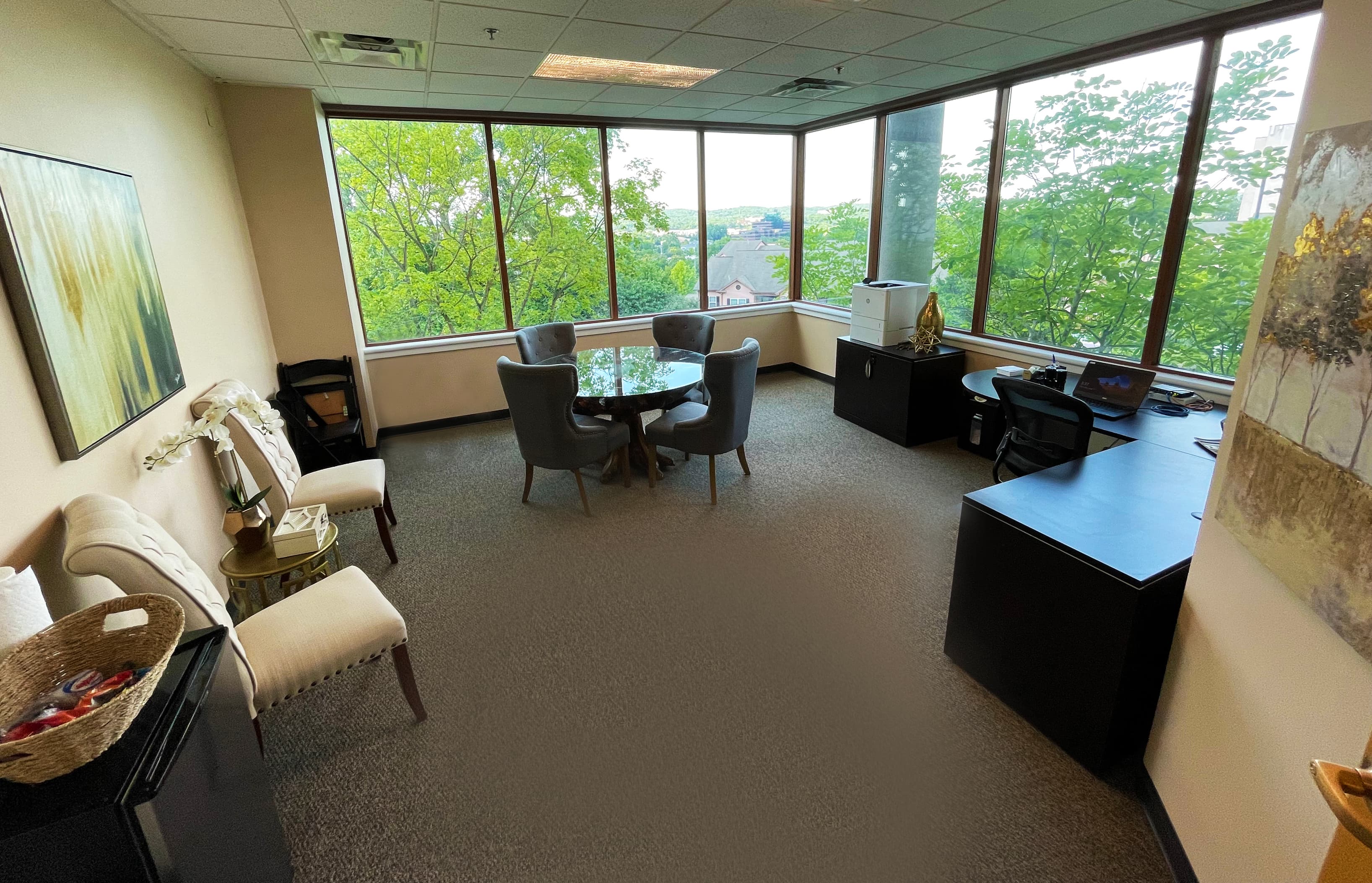 Spacious offices Spacious offices