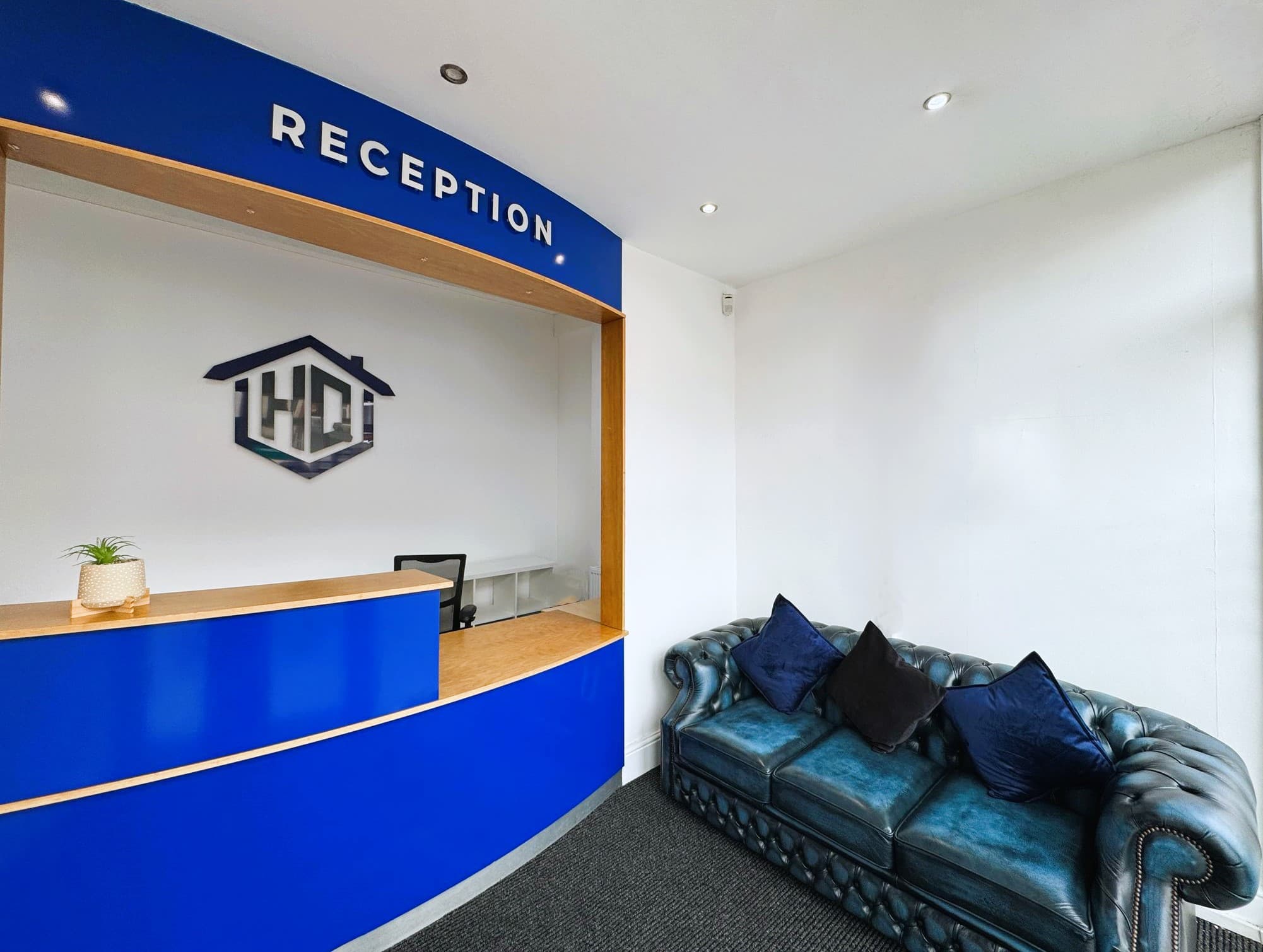 HQ BUSINESS CENTRE HQ BUSINESS CENTRE