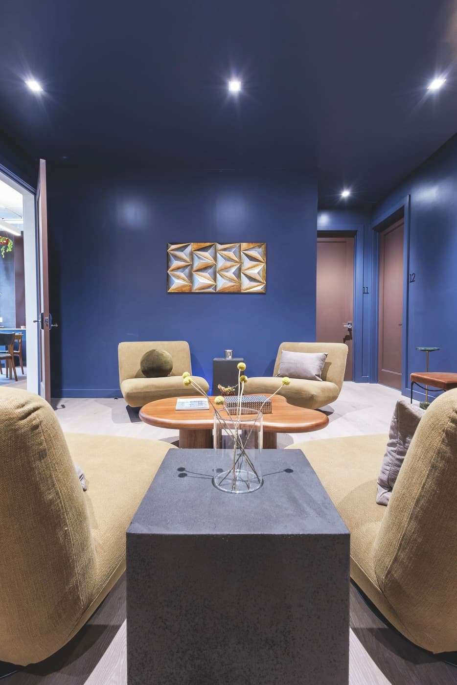 Lounge Area / waiting Area Lounge Area / waiting Area