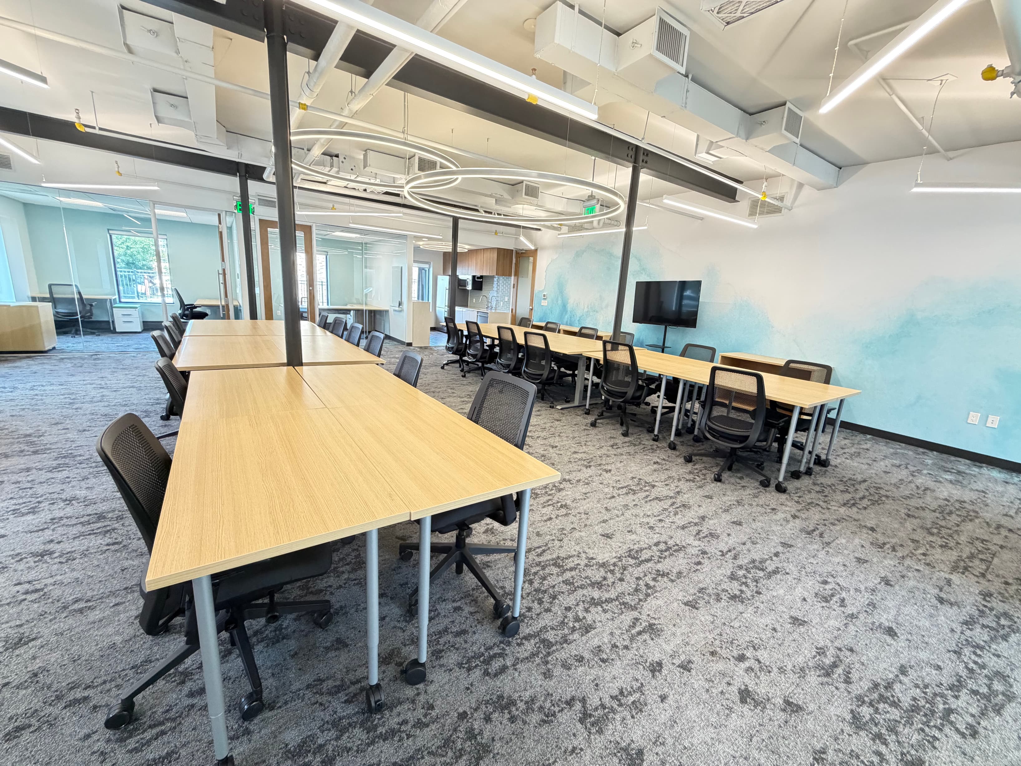 Shared Desk Co-Working Space Shared Desk Co-Working Space