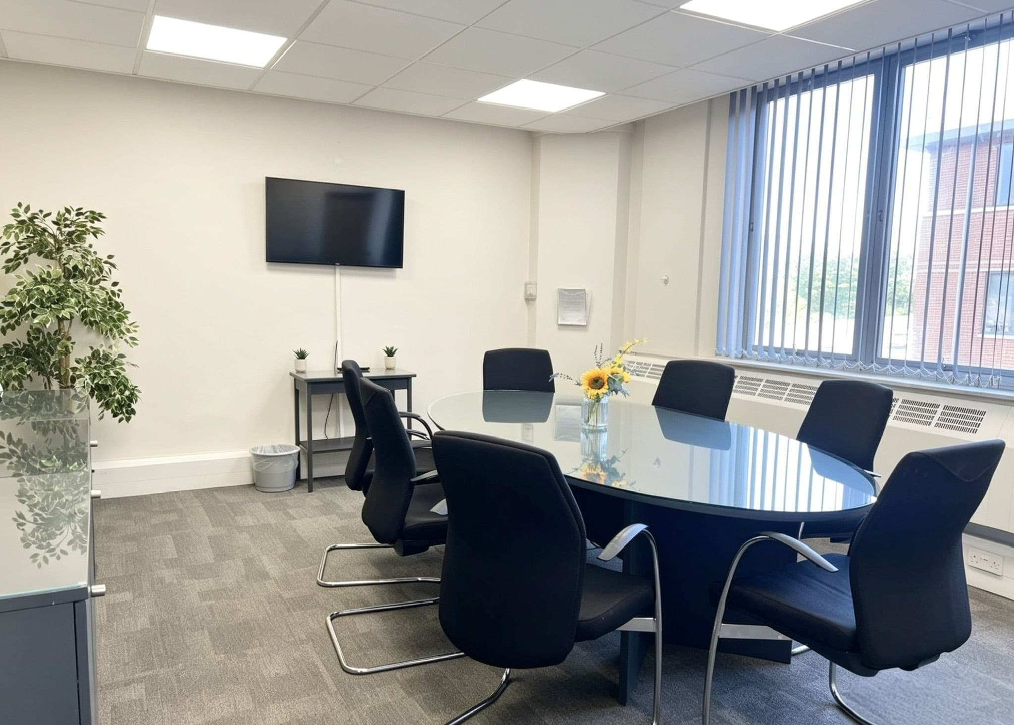 Board Room to suit 8 delegates. Ideal for training sessions or team meetings. Board Room to suit 8 delegates. Ideal for training sessions or team meetings.