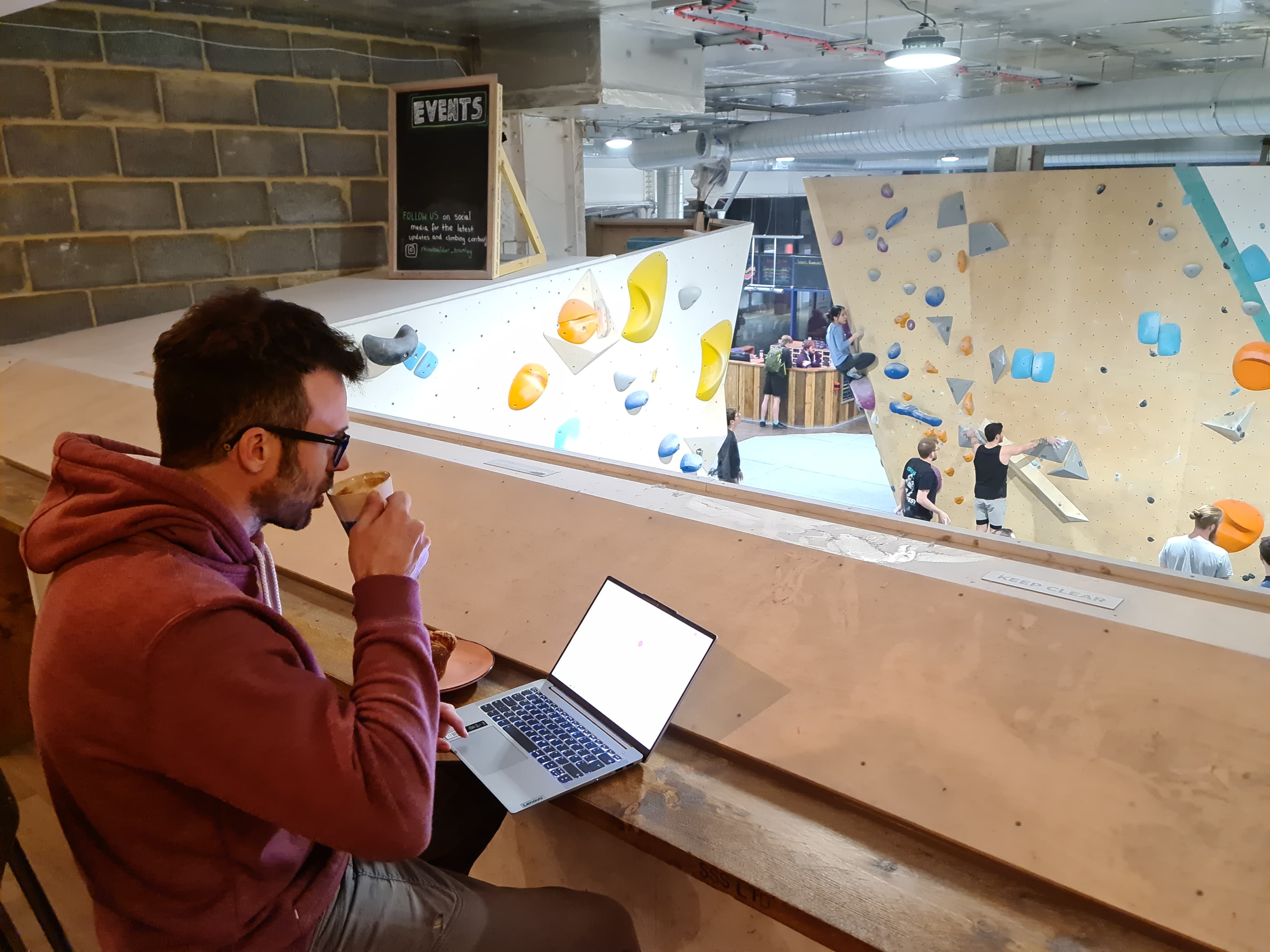 Hot Desk overlooking the climbing area Hot Desk overlooking the climbing area