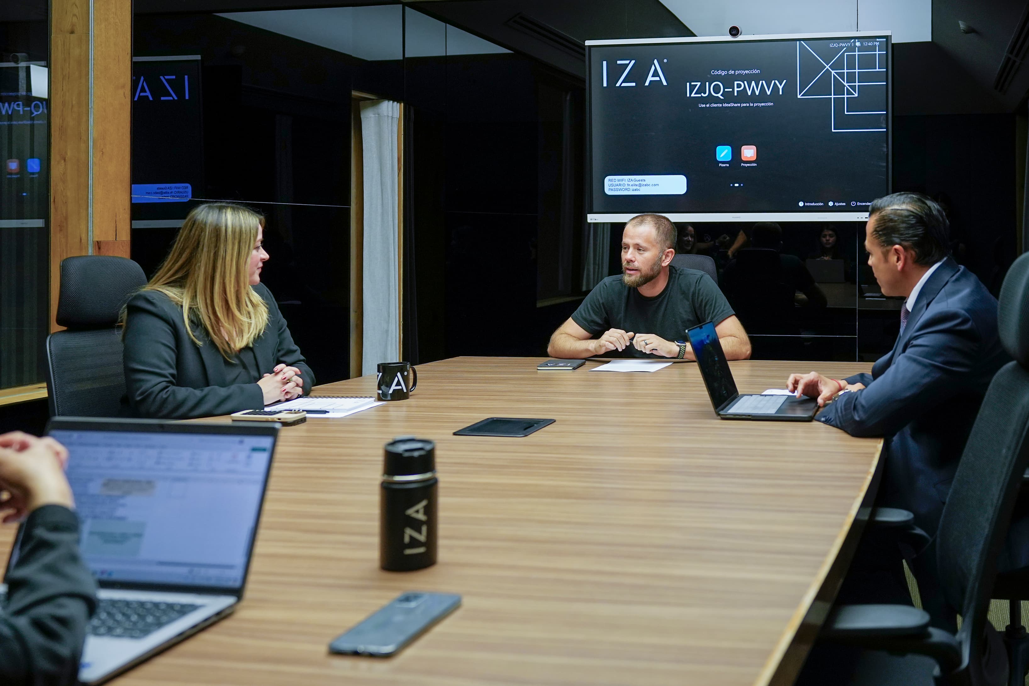 Learn about memberships designed for professionals who need access to IZA locations in Mexico. Learn about memberships designed for professionals who need access to IZA locations in Mexico.