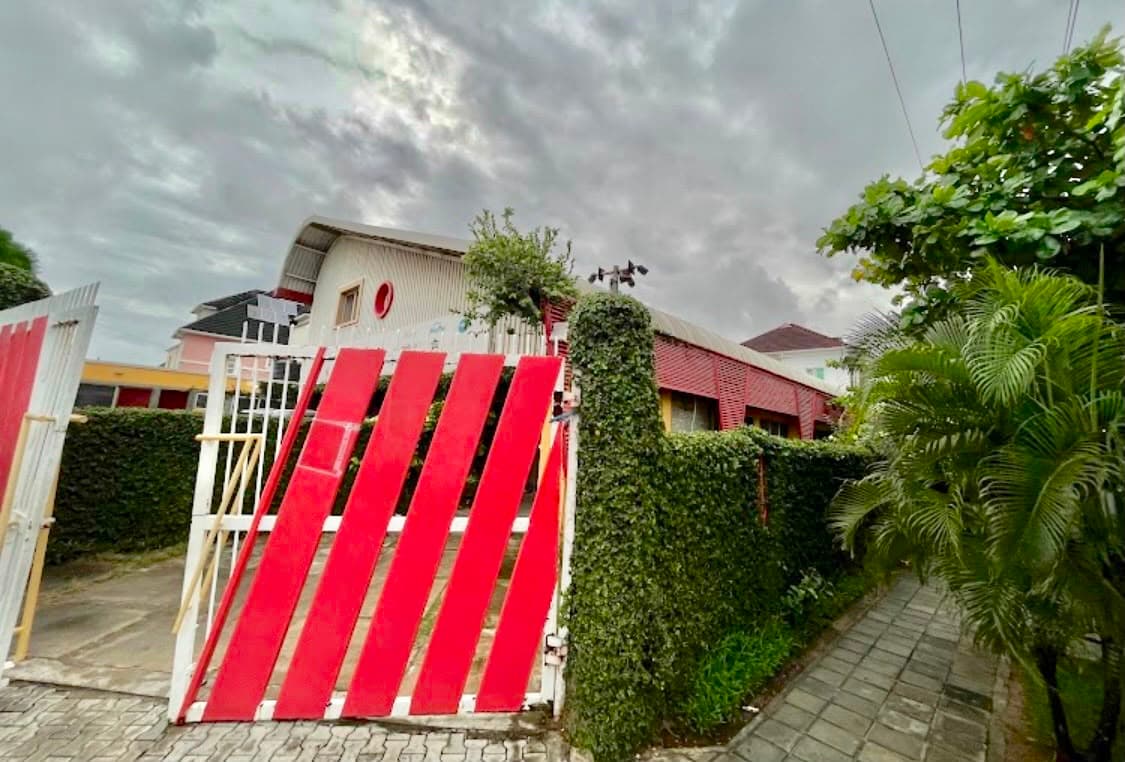 D'ulowork coworking space entrance and exterior in Lekki, Lagos. D'ulowork coworking space entrance and exterior in Lekki, Lagos.