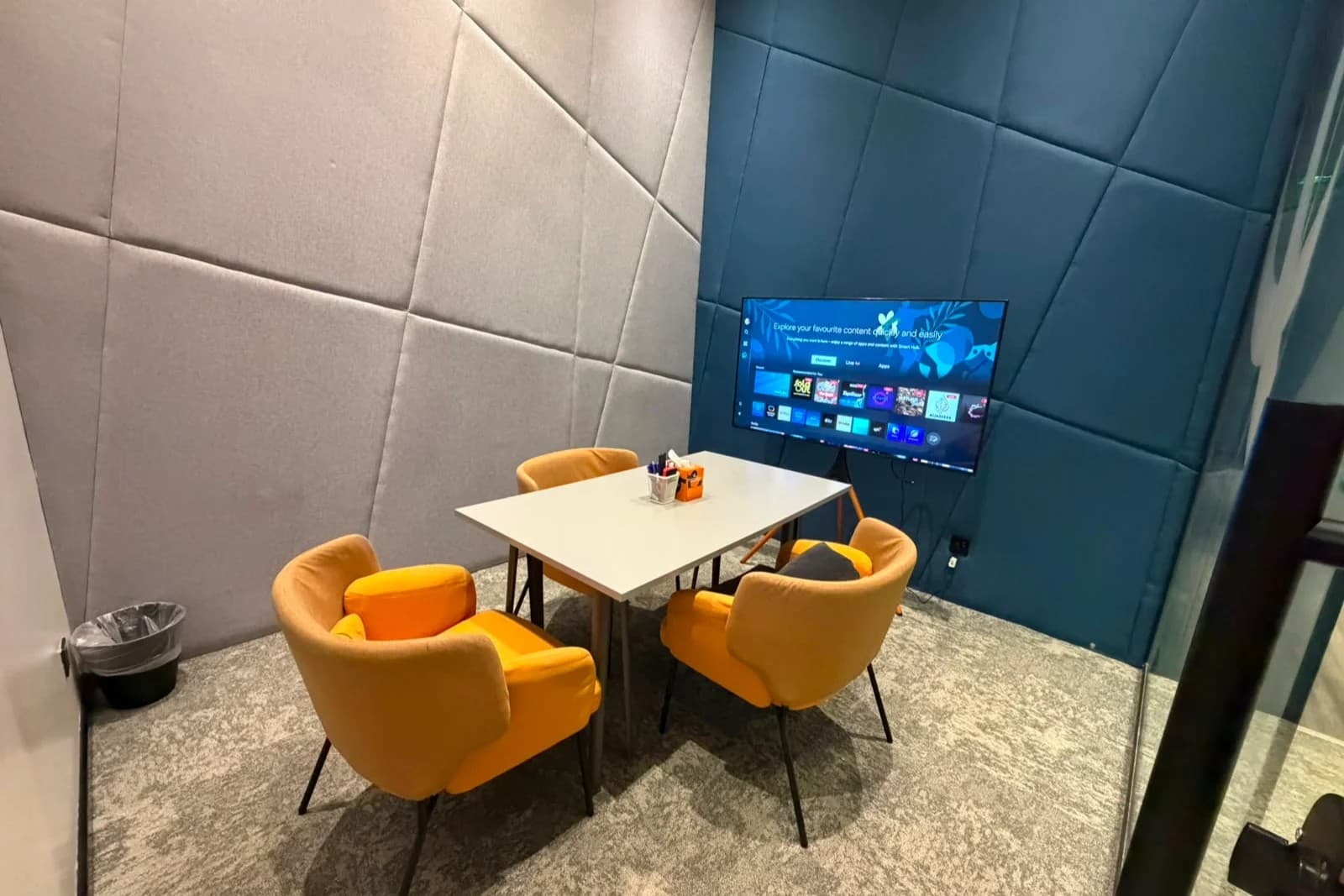 Co-zone seating area with comfortable chairs and a large screen for presentations. Co-zone seating area with comfortable chairs and a large screen for presentations.