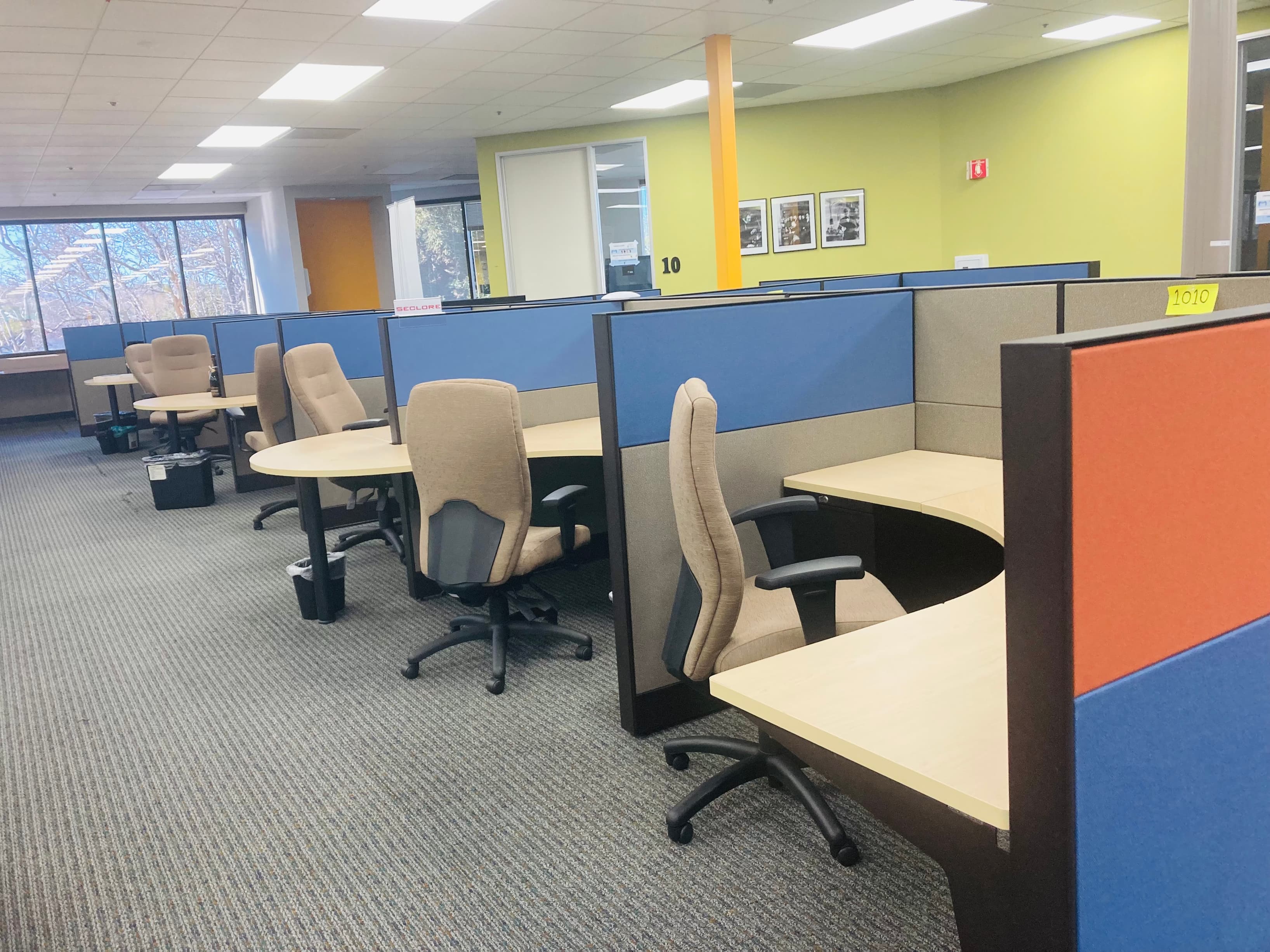 Large Cubicle (Membership Required) Large Cubicle (Membership Required)