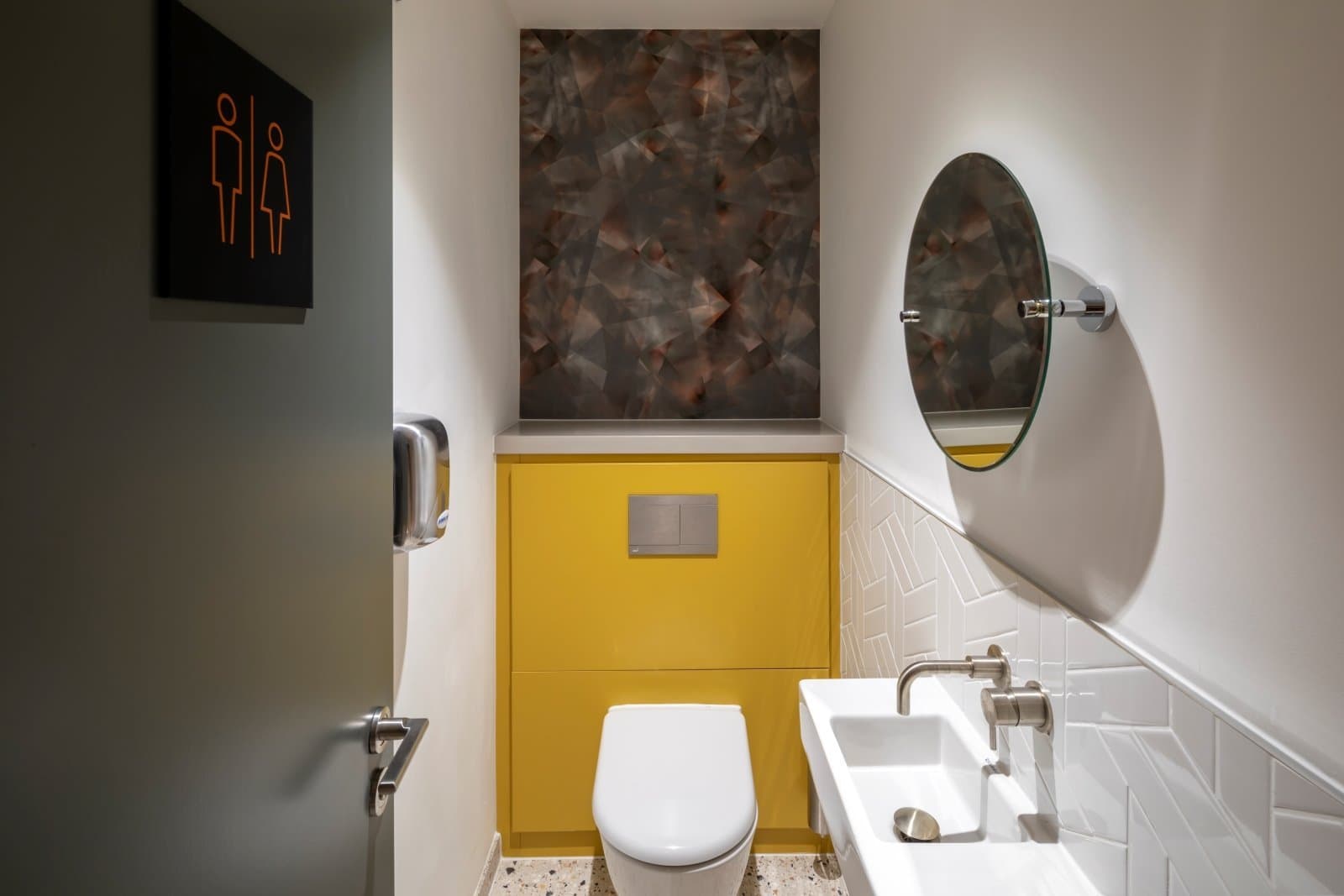 Toilets/ Bathroom Toilets/ Bathroom