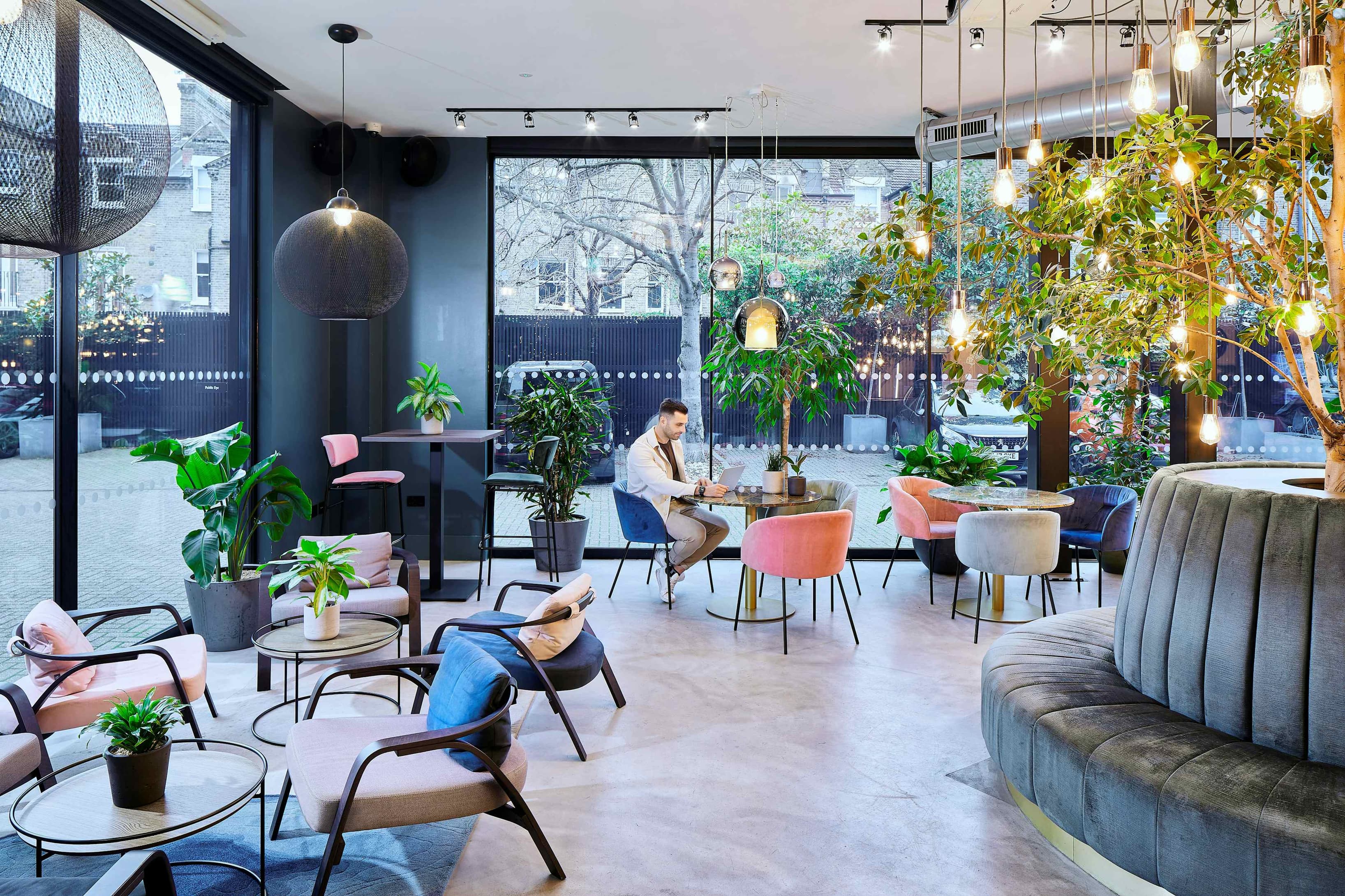 Breakout Space Breakout Space