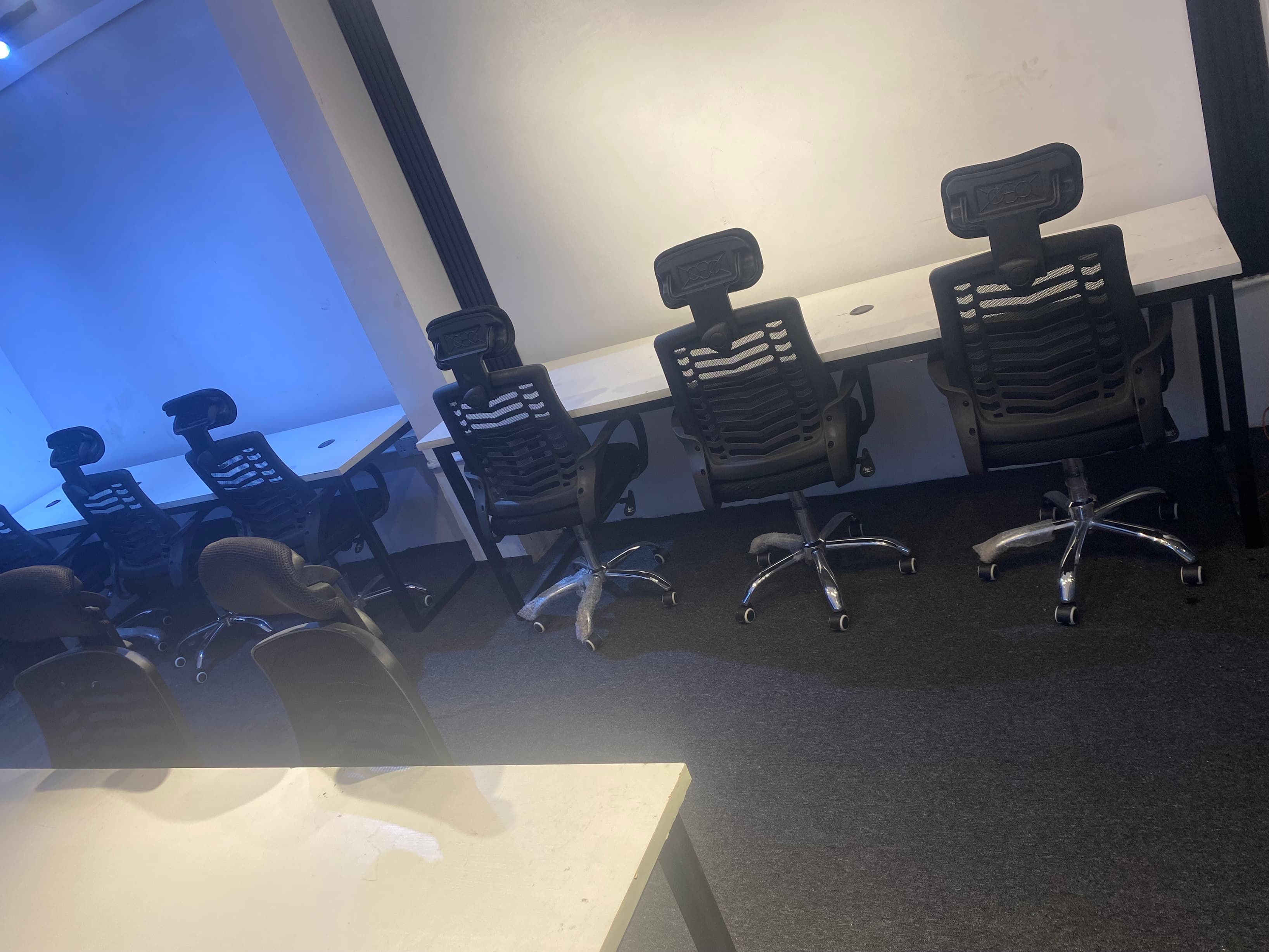 HOT DESK HOT DESK