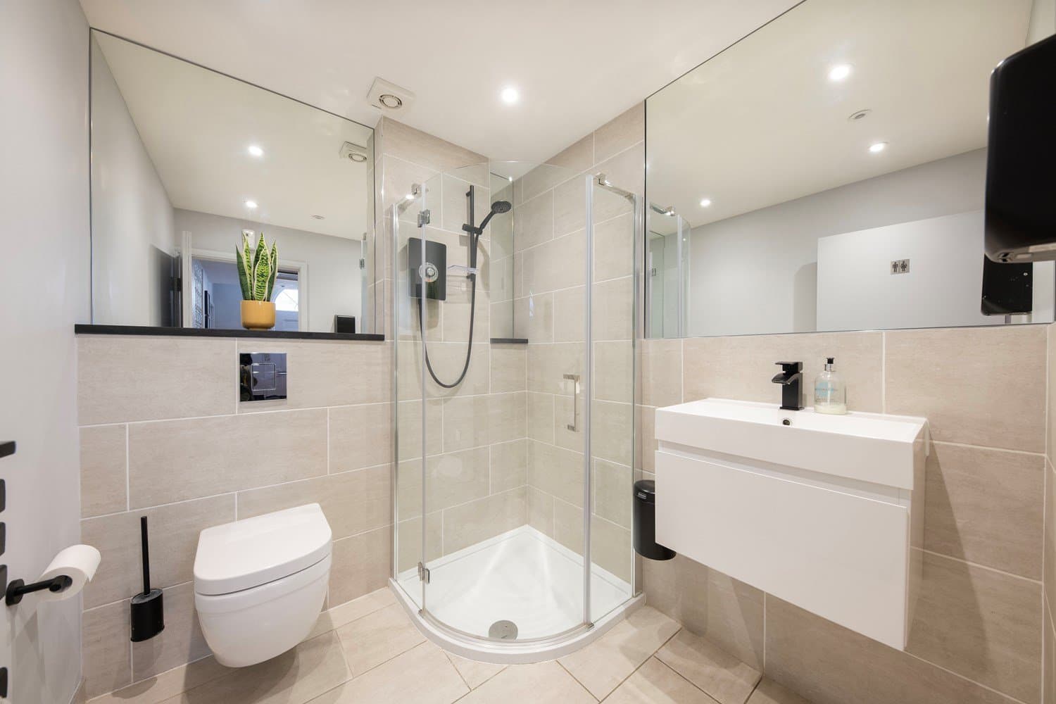 Toilets/ Bathroom Toilets/ Bathroom