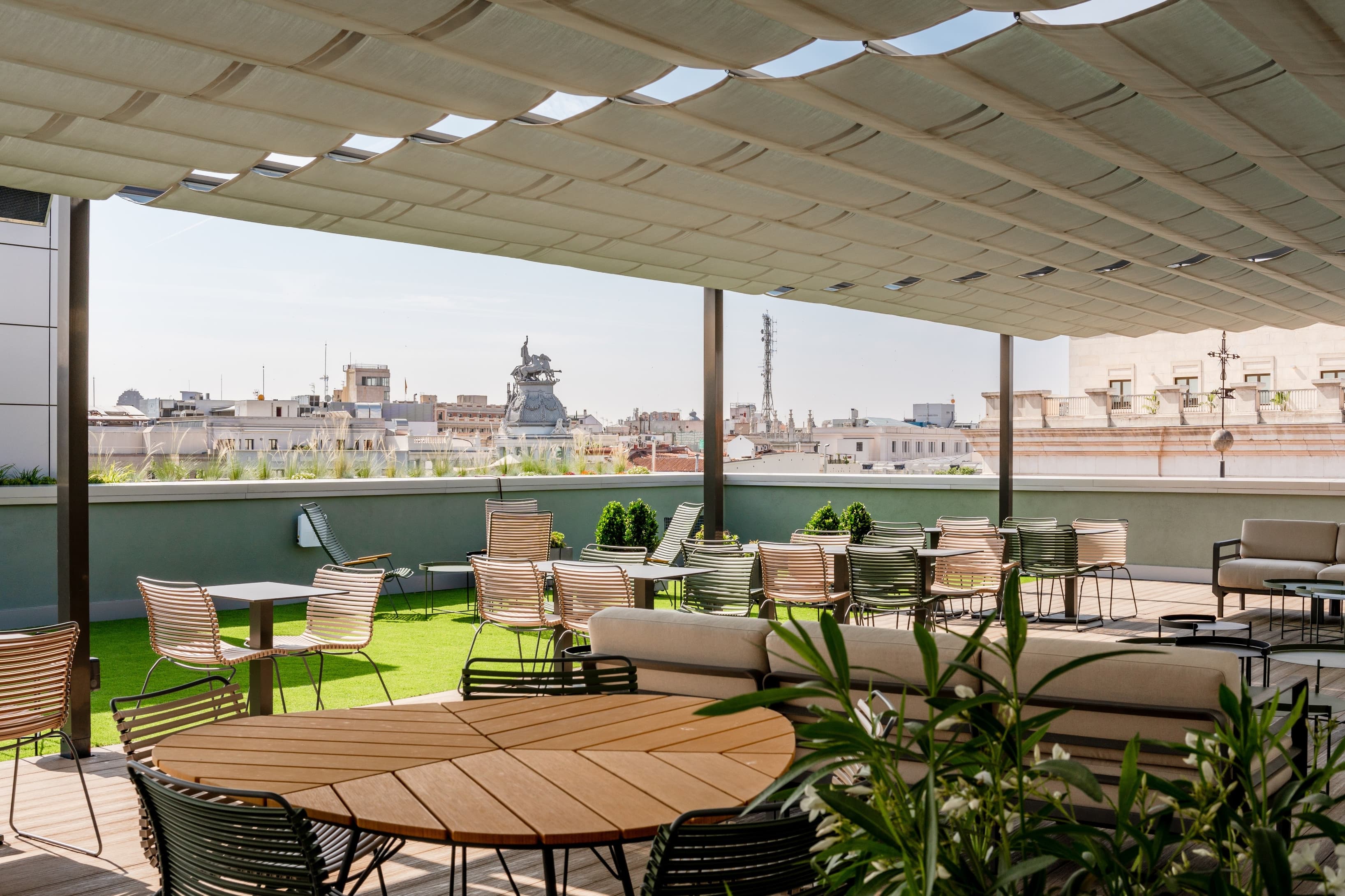 400m² rooftop terrace 400m² rooftop terrace