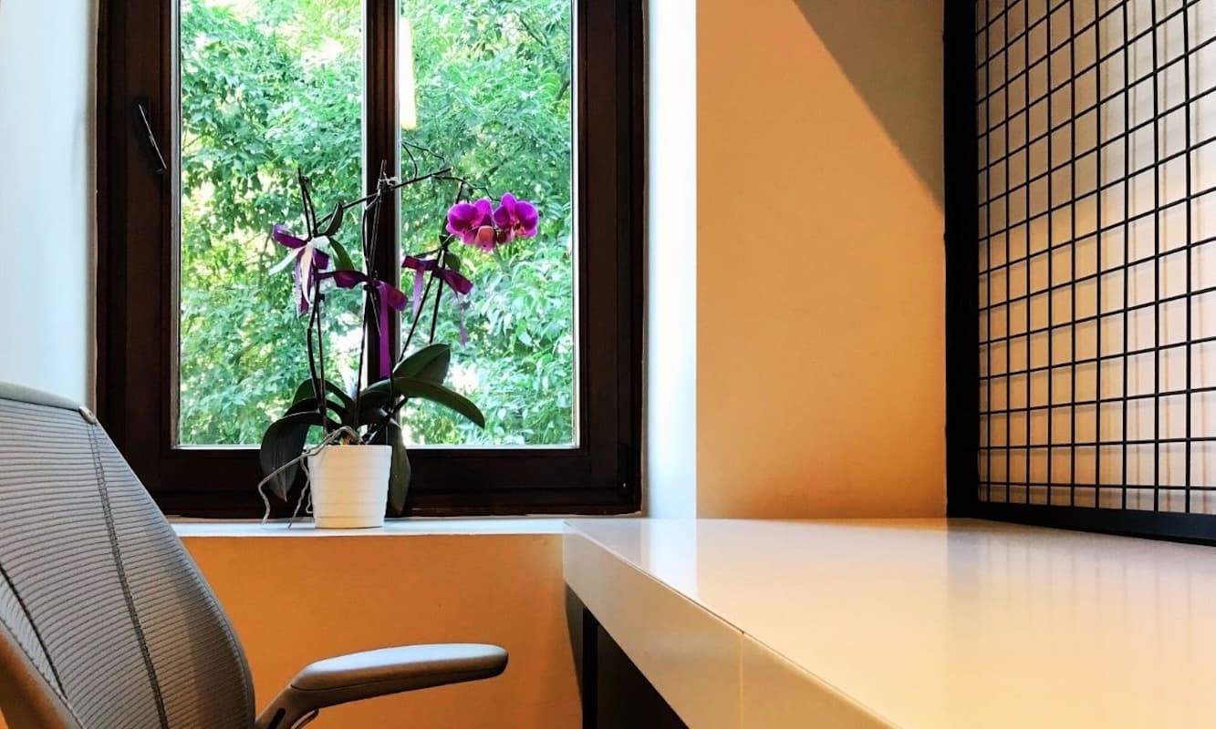 Peaceful meeting rooms, with different options of furniture Peaceful meeting rooms, with different options of furniture