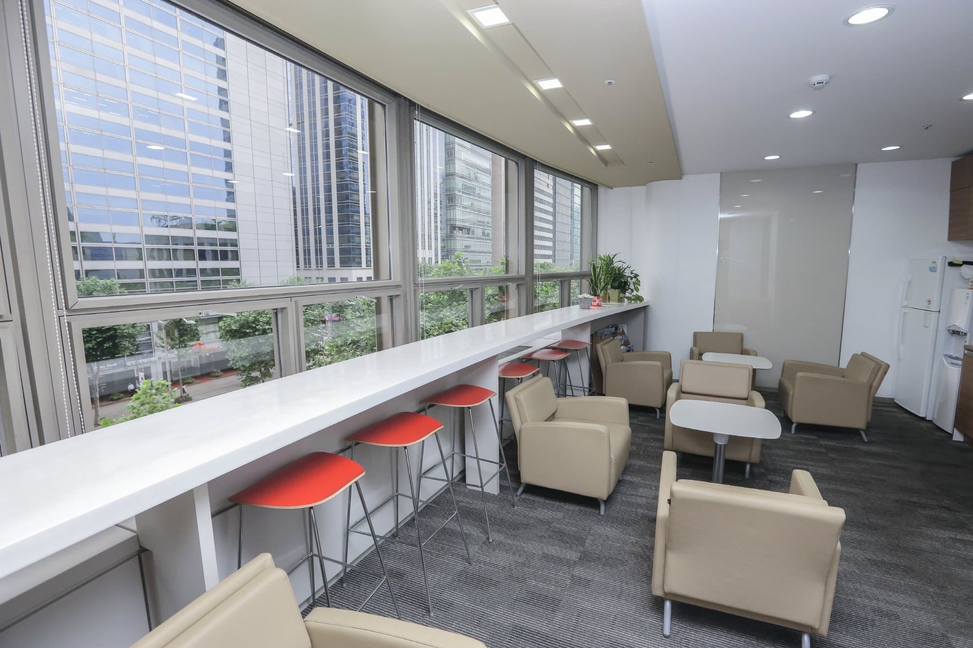 Breakout/Lounge Space Breakout/Lounge Space