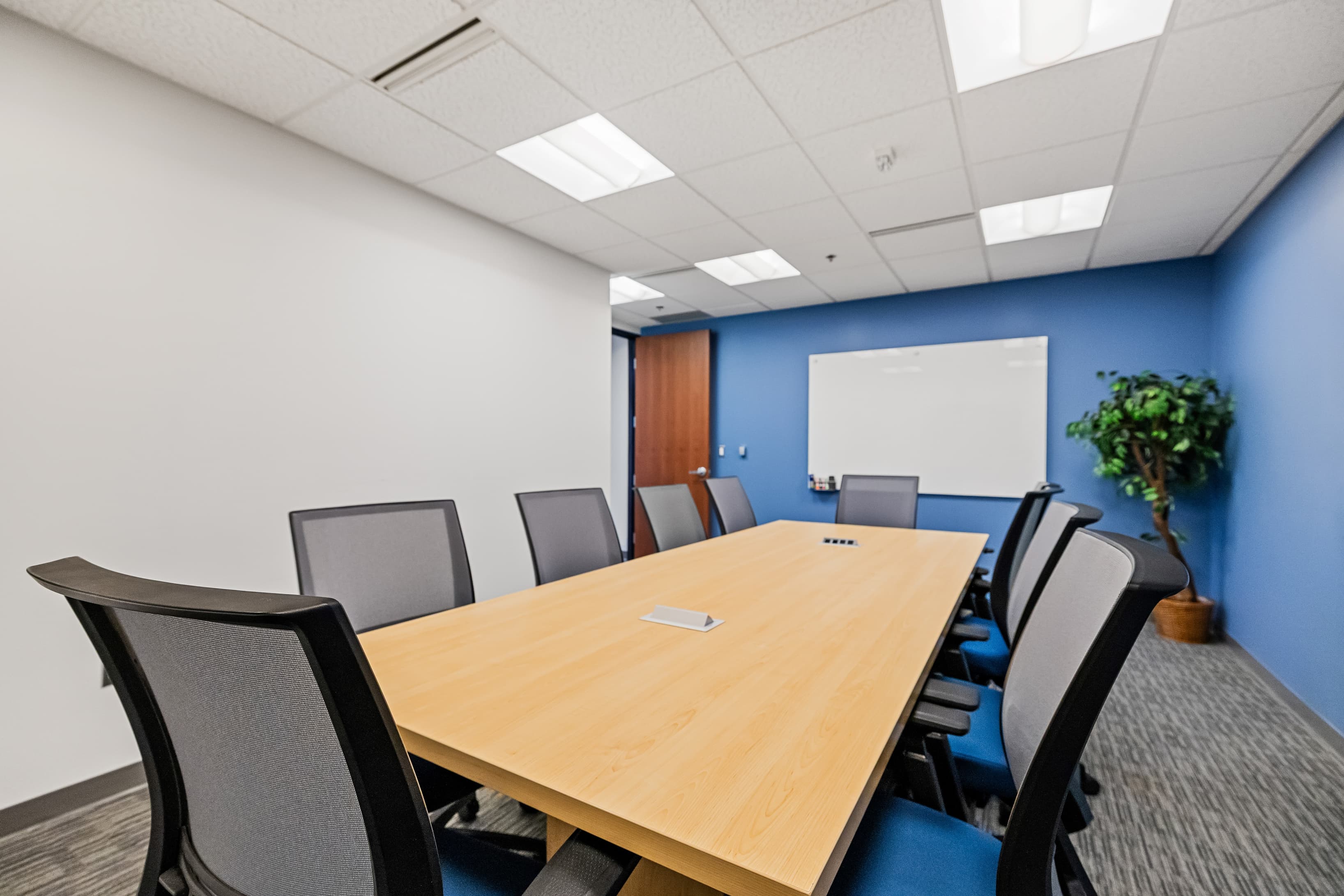 The Summit has 1 Flatscreen TV and whiteboard for your presentation needs. The Summit has 1 Flatscreen TV and whiteboard for your presentation needs.