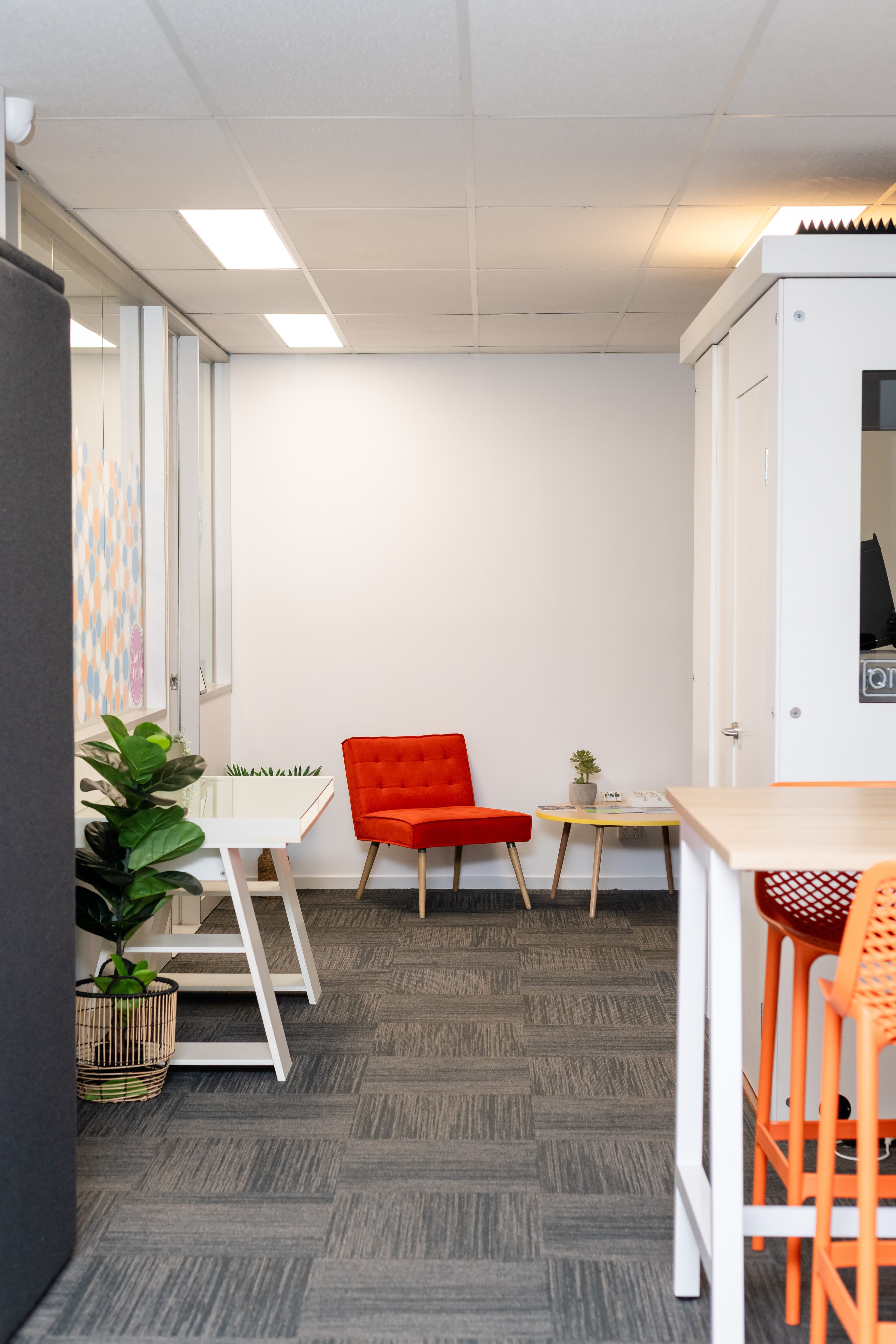 Come in for a tour and to find your new workspace Come in for a tour and to find your new workspace